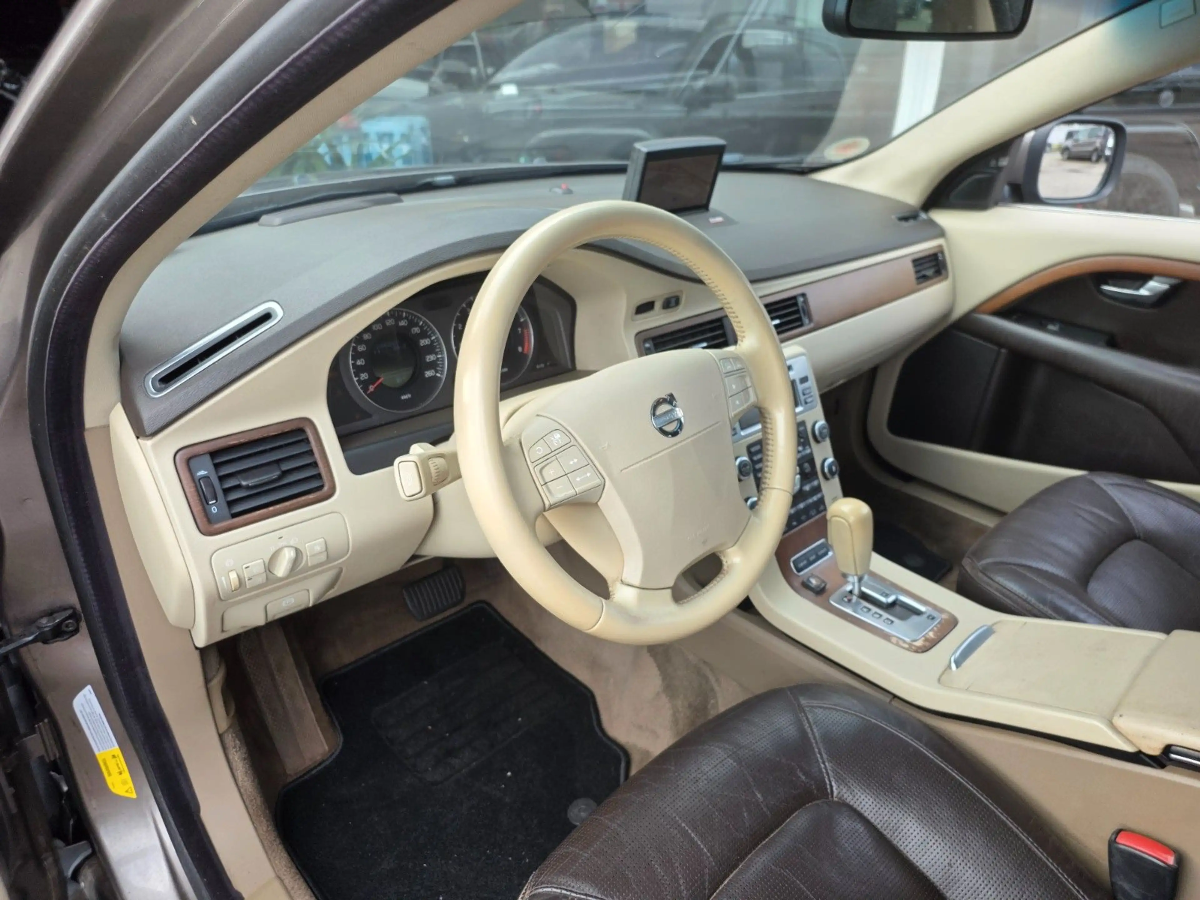 Volvo XC70 3,2 Summum AWD LEDER/TOTWINKEL/LPG GAS — photo 11