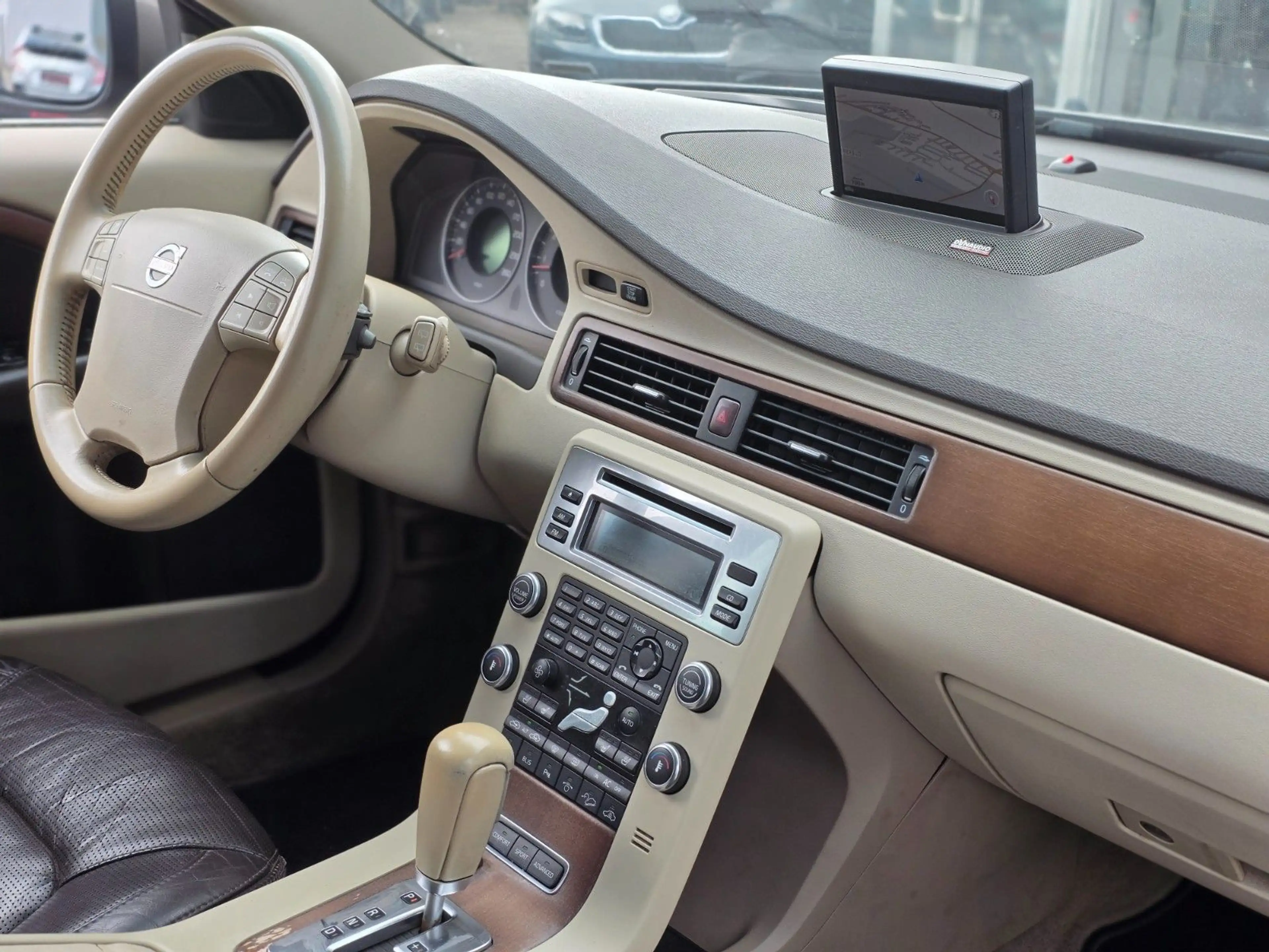 Volvo XC70 3,2 Summum AWD LEDER/TOTWINKEL/LPG GAS — photo 22