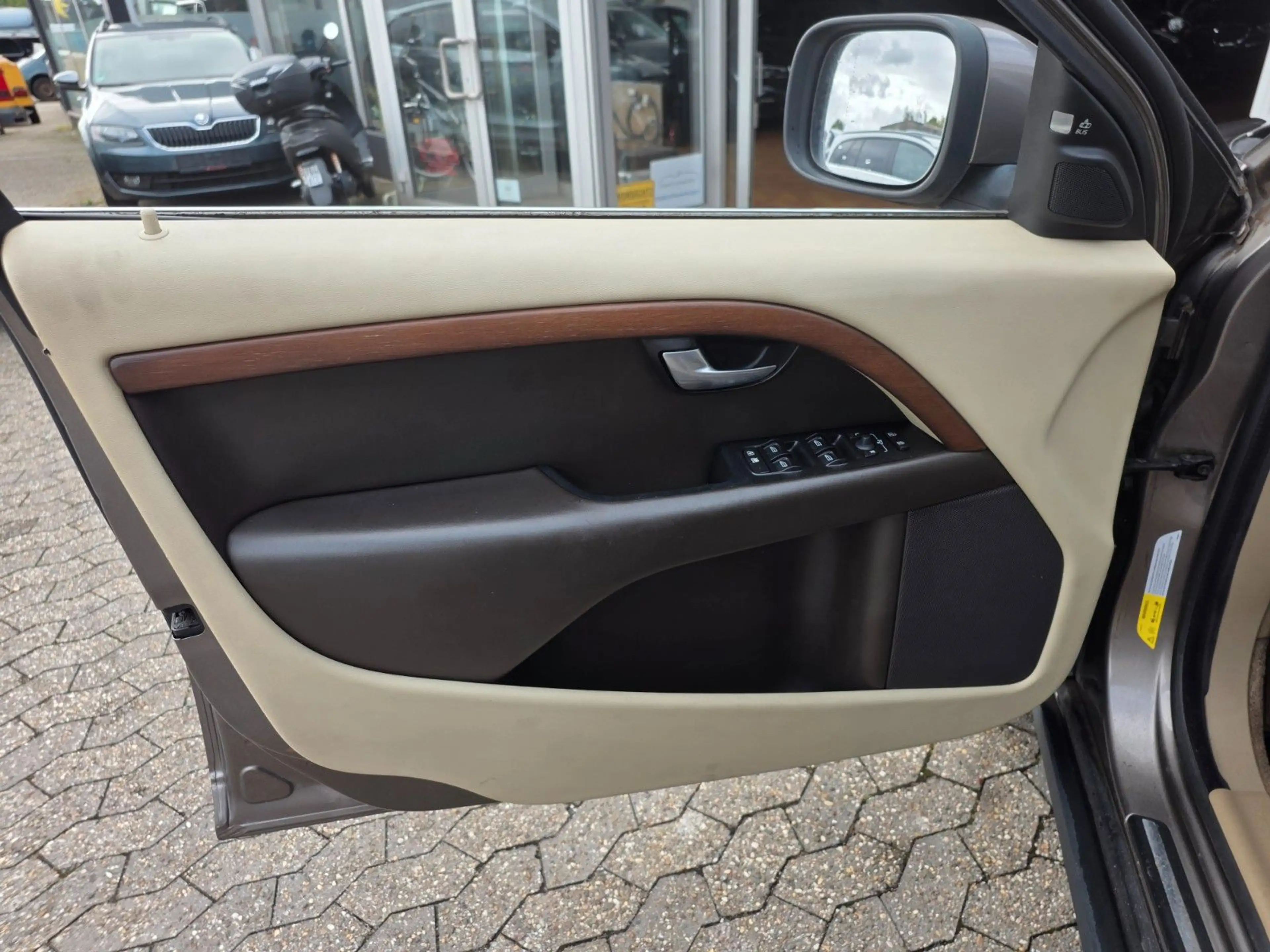 Volvo XC70 3,2 Summum AWD LEDER/TOTWINKEL/LPG GAS — photo 12
