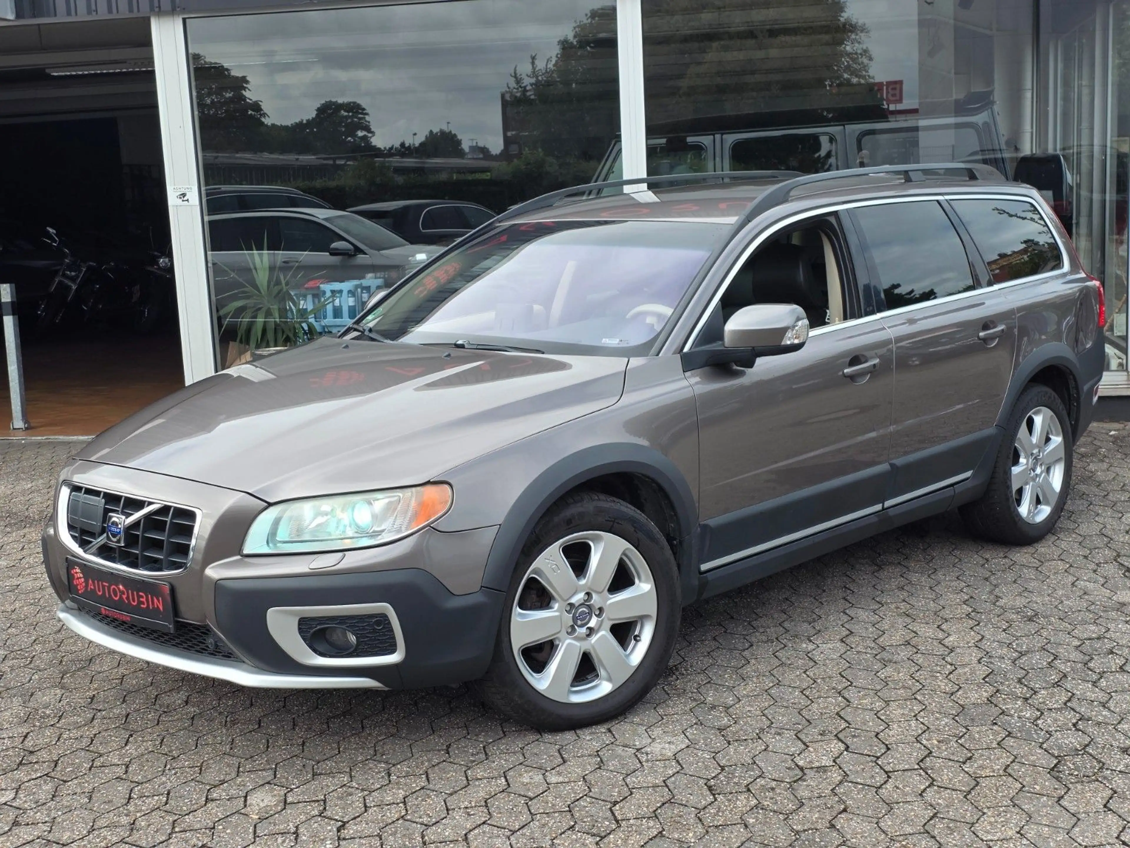 Volvo XC70 3,2 Summum AWD LEDER/TOTWINKEL/LPG GAS — photo 3