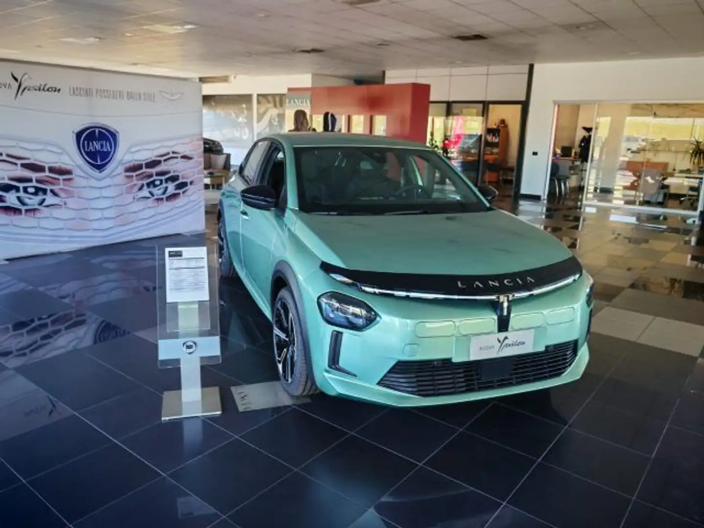 Lancia Ypsilon Hybrid e-DCT Groen - 1