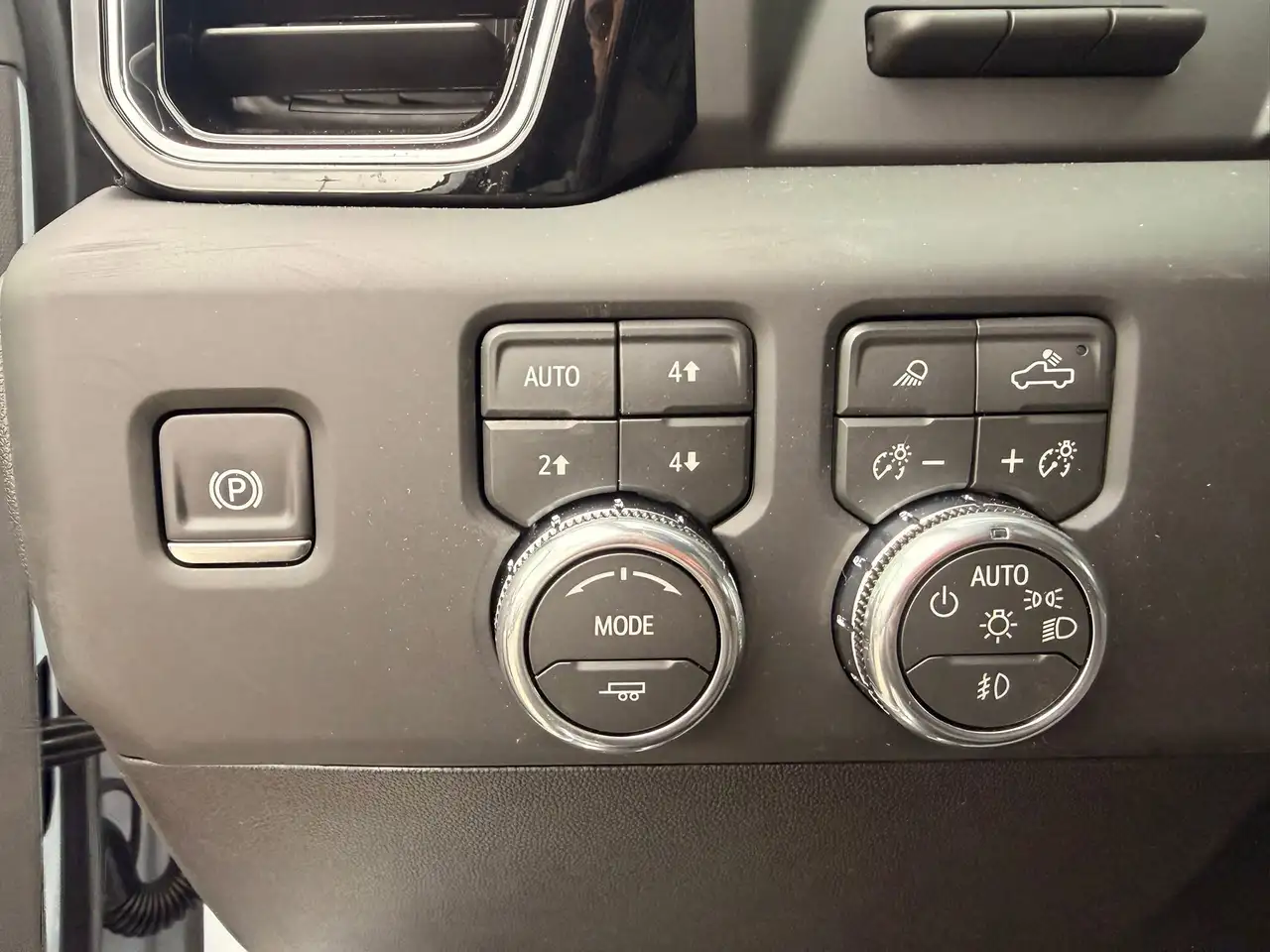 GMC Sierra 3500HD снимка GMC Sierra 3500HD
