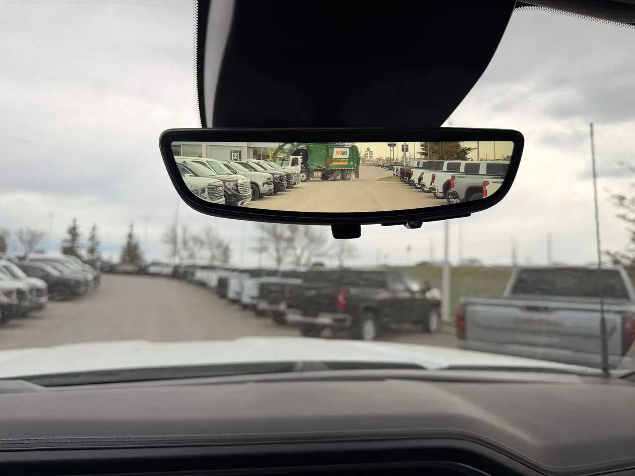 GMC Sierra 3500HD снимка GMC Sierra 3500HD