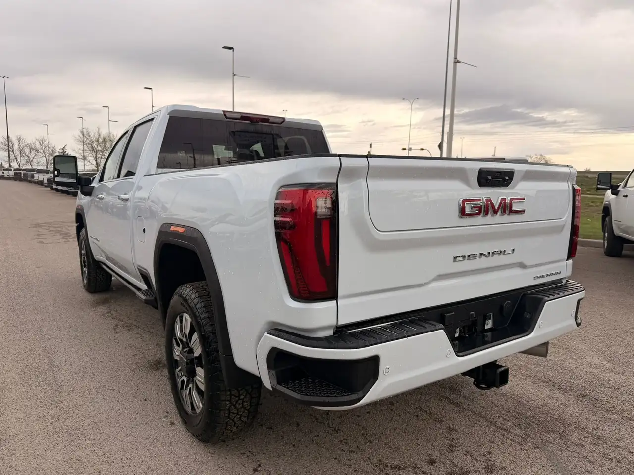 GMC Sierra 3500HD снимка GMC Sierra 3500HD