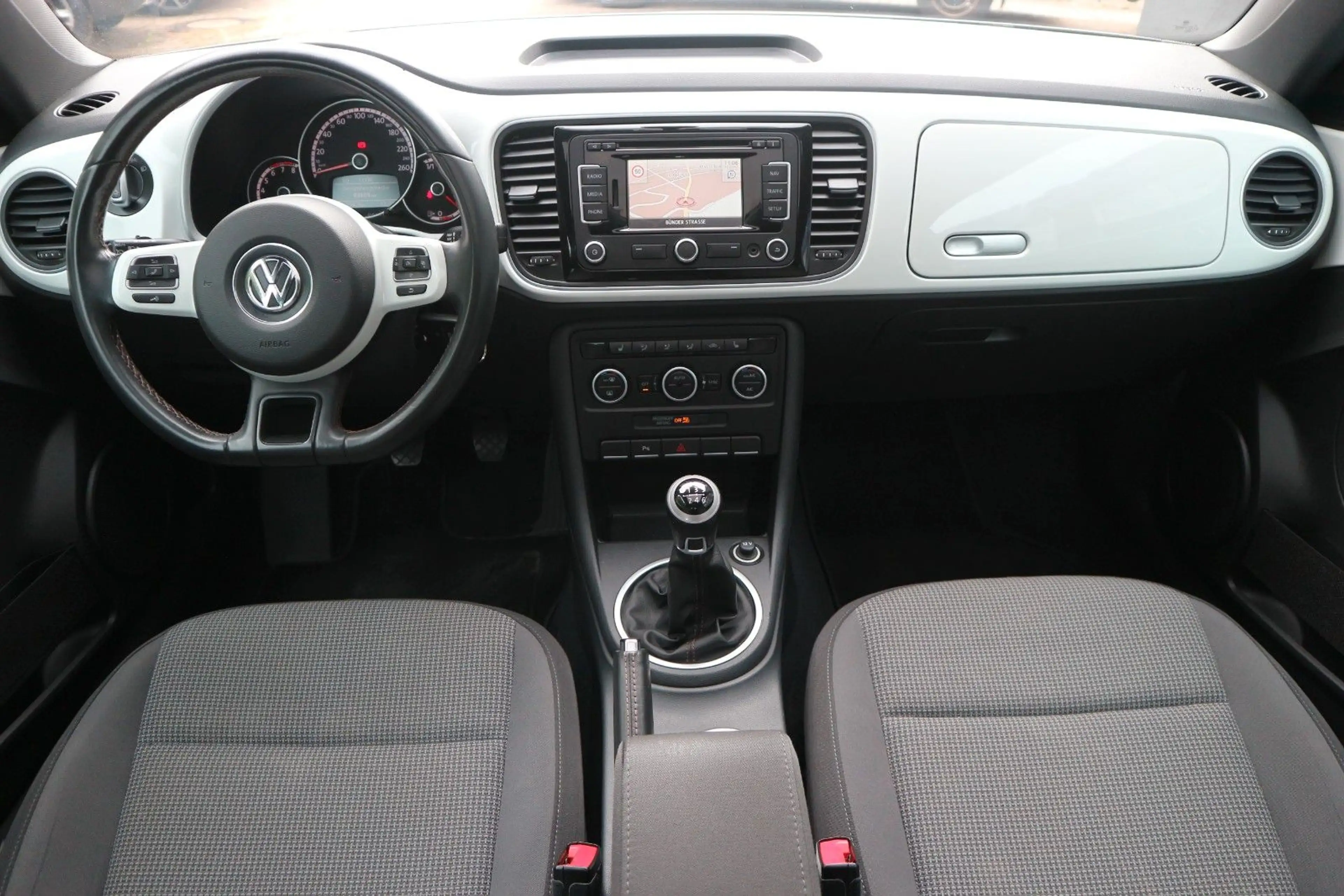 Volkswagen Beetle Lim. Cup *2.HD | PANORAMA | NAVI | PDC | KLIMA | TEMPOMAT* — photo 11