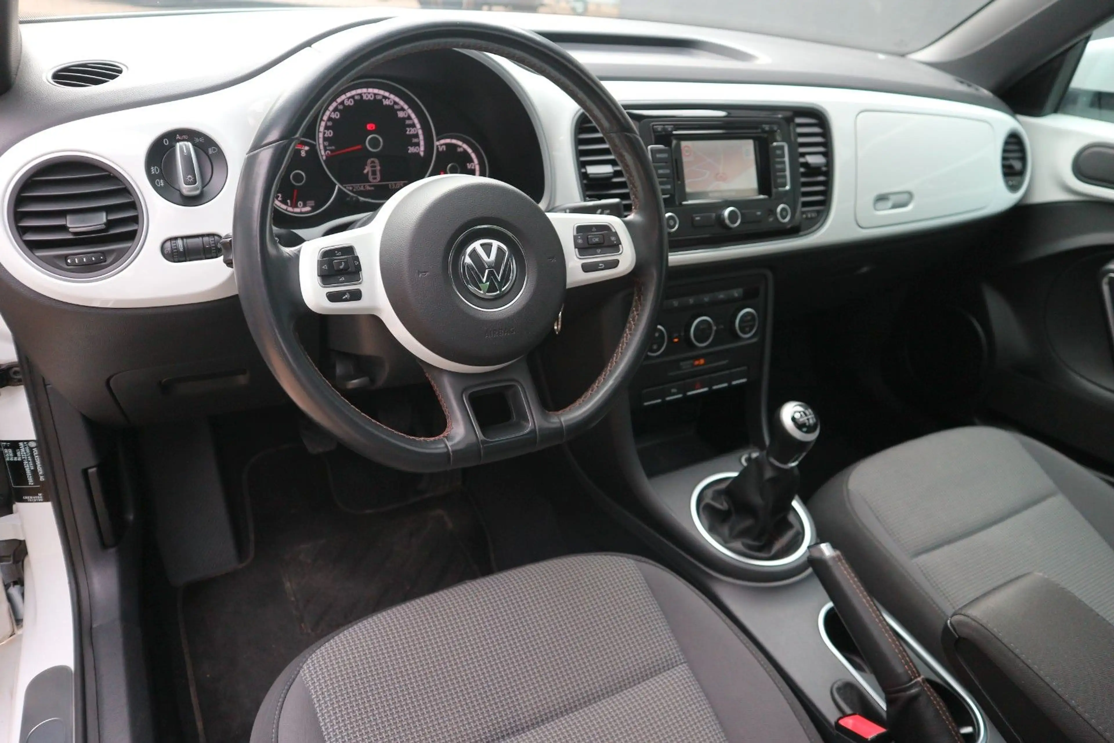 Volkswagen Beetle Lim. Cup *2.HD | PANORAMA | NAVI | PDC | KLIMA | TEMPOMAT* — photo 8