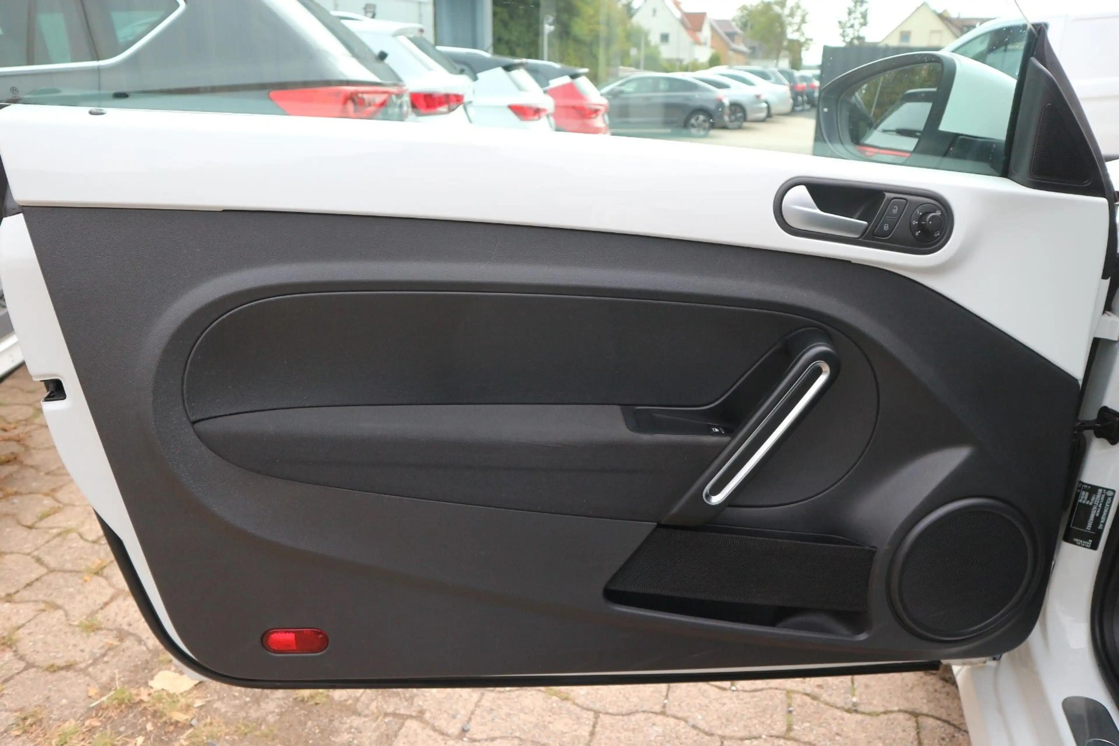 Volkswagen Beetle Lim. Cup *2.HD | PANORAMA | NAVI | PDC | KLIMA | TEMPOMAT* — photo 9