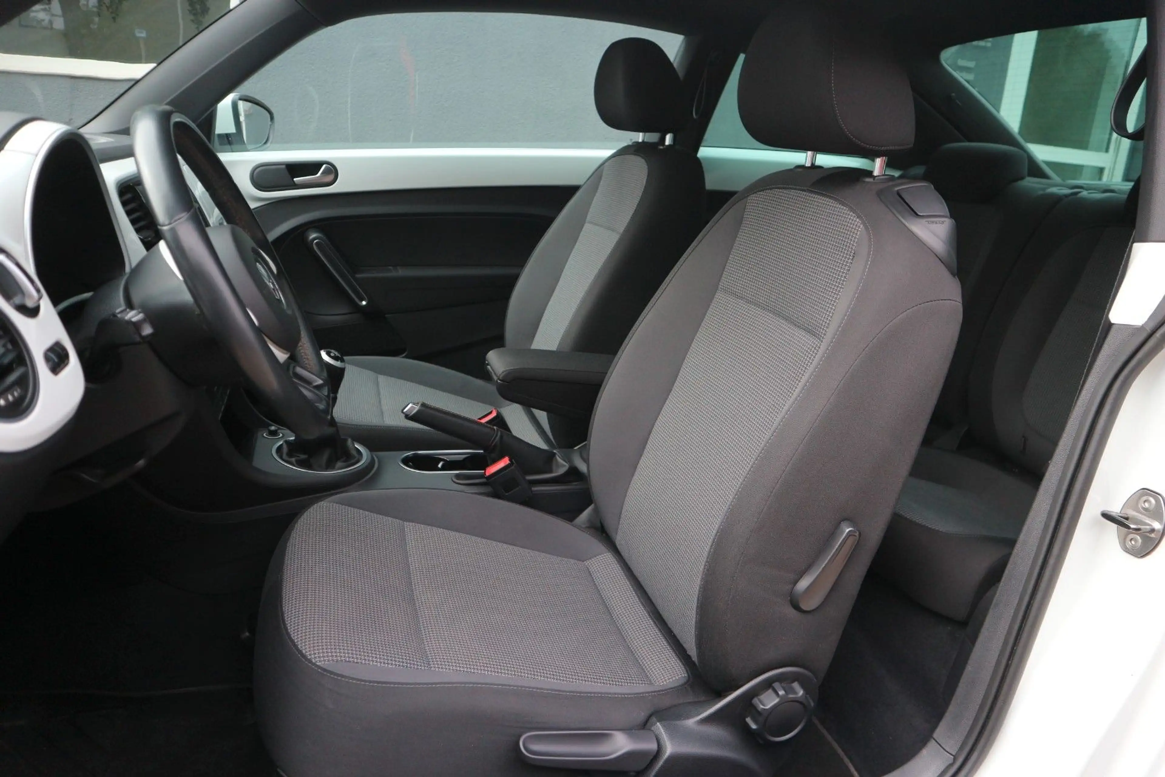 Volkswagen Beetle Lim. Cup *2.HD | PANORAMA | NAVI | PDC | KLIMA | TEMPOMAT* — photo 7