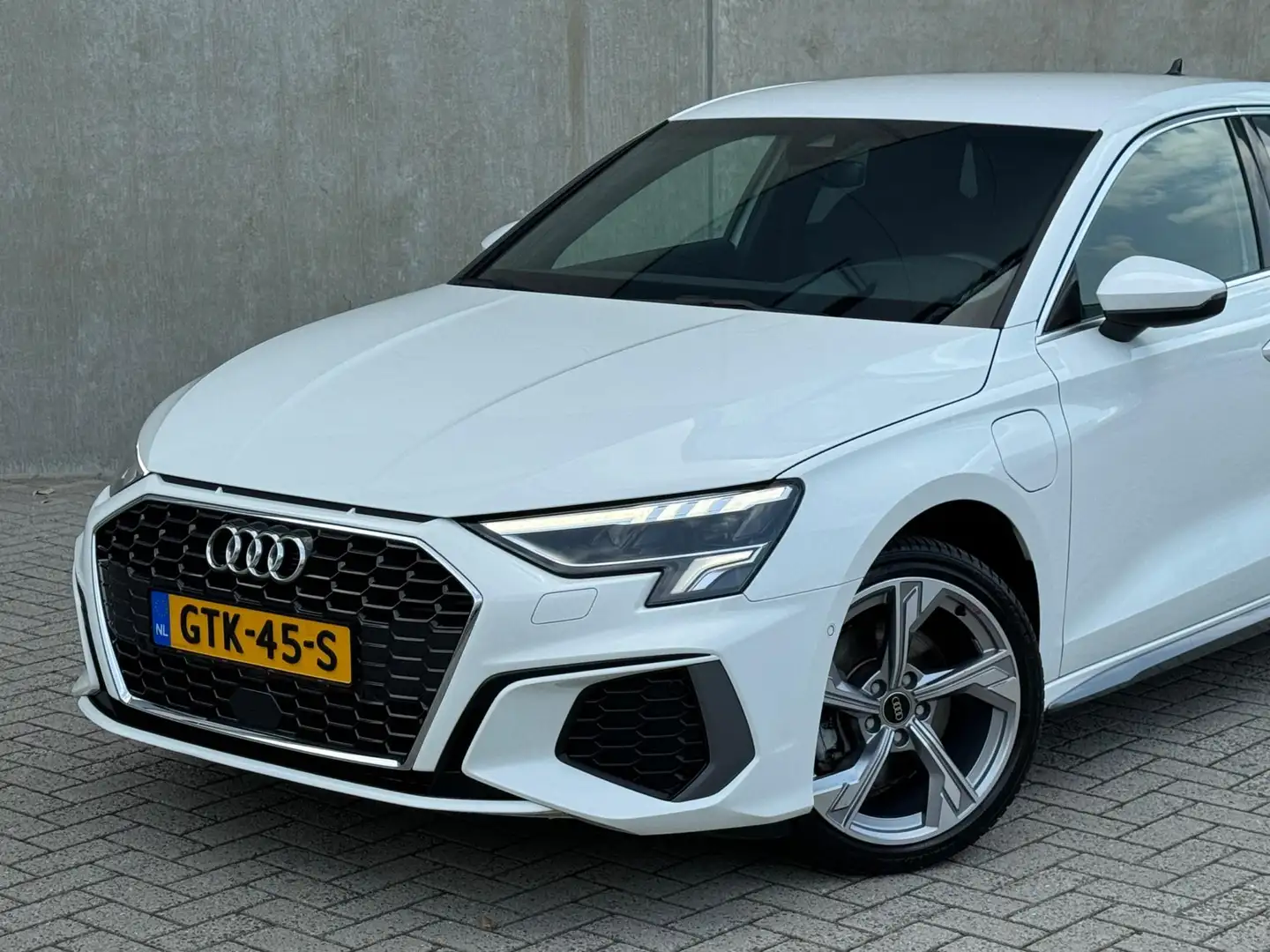 Audi A3 Sportback 40 TFSI e S-line 204pk 2021 Wit VOL OPTI Wit - 2