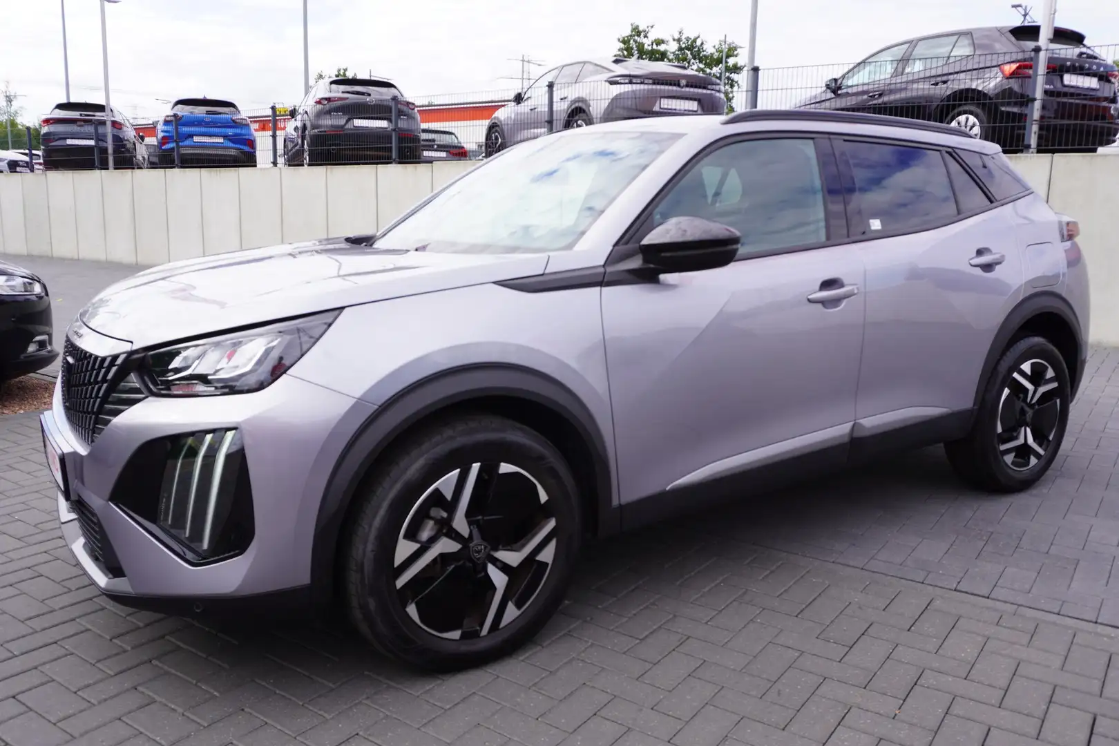 Peugeot 2008 PureTech 130 Aut. LED Navi Kamera Grigio - 2