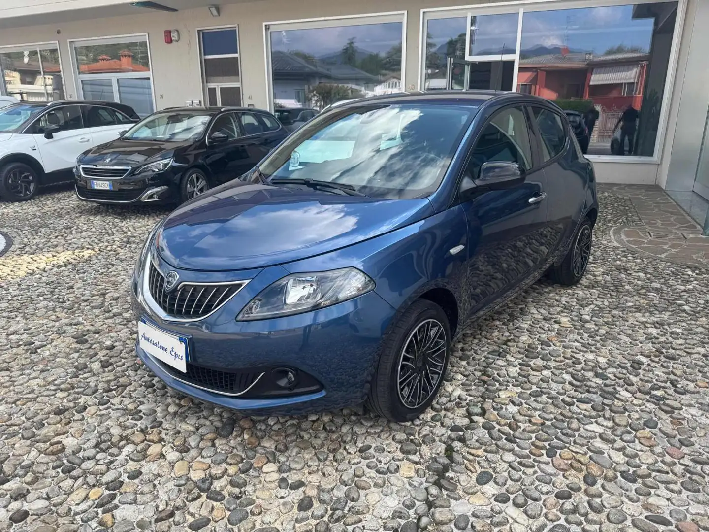 Lancia Ypsilon 1.0 FireFly 5 porte S&S Hybrid Ecochic Gold Blu/Azzurro - 1