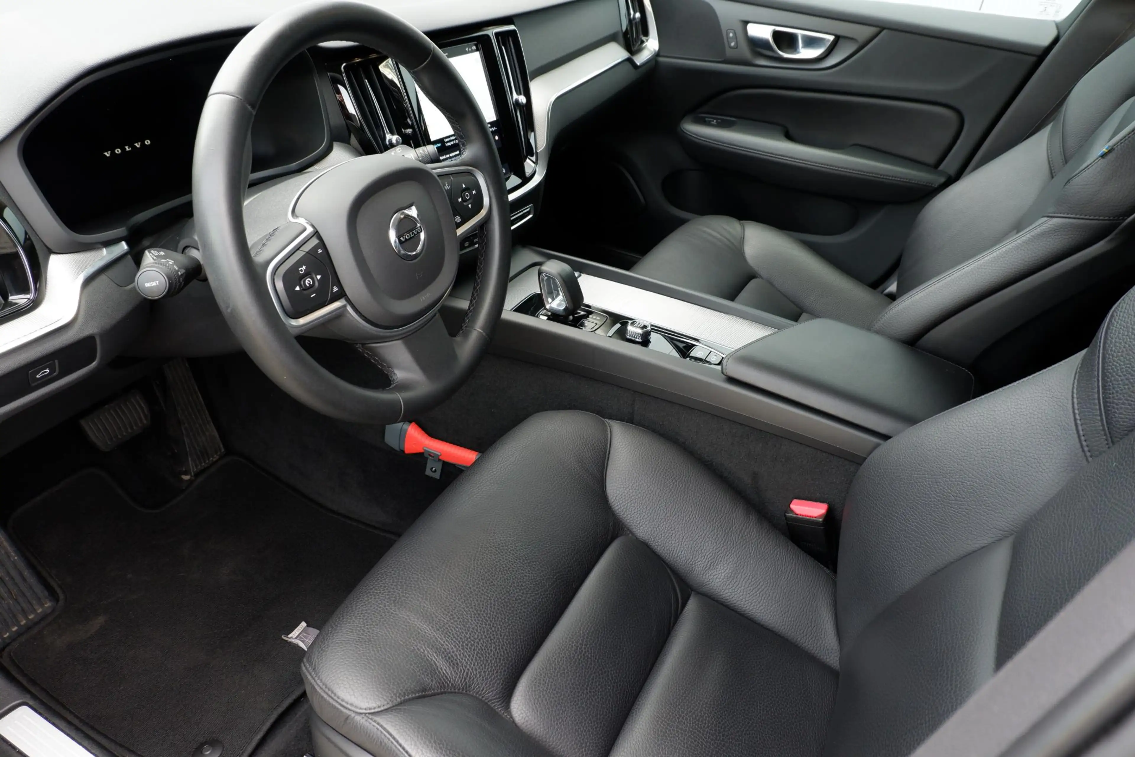 Volvo V60 2.0 B4 Core Trekhaak semi elektrisch inklapbaar | — photo 3