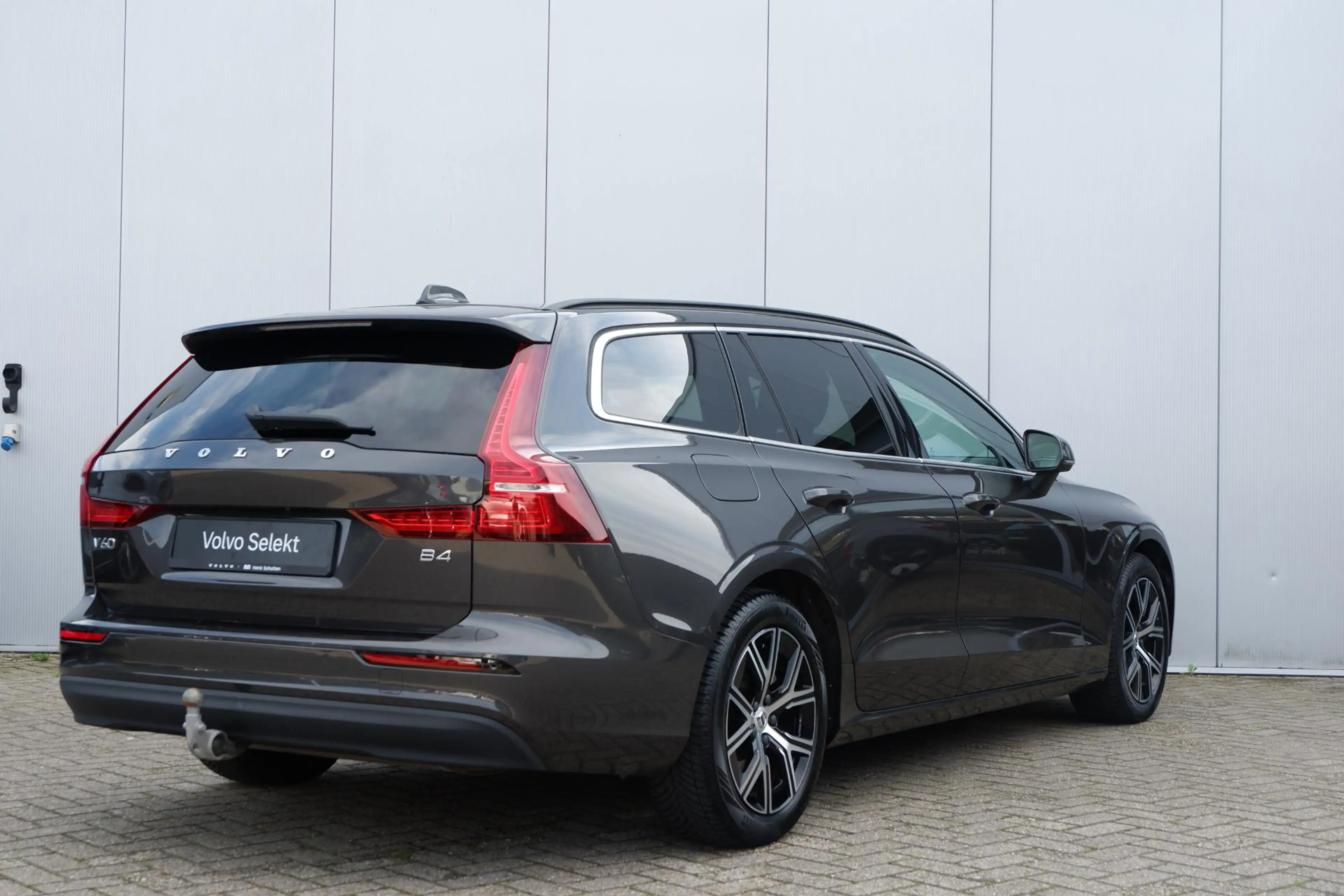 Volvo V60 2.0 B4 Core Trekhaak semi elektrisch inklapbaar | — photo 2