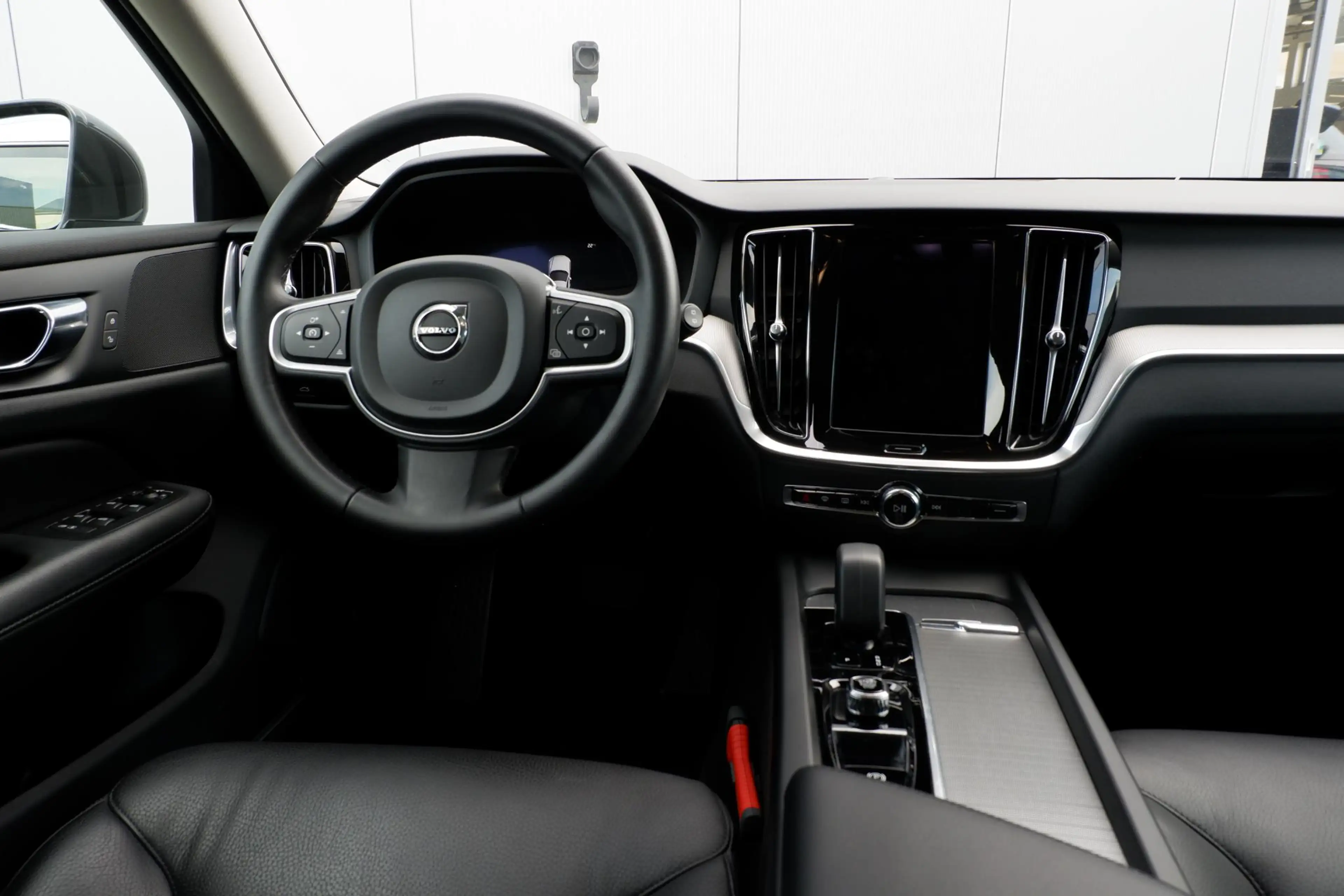 Volvo V60 2.0 B4 Core Trekhaak semi elektrisch inklapbaar | — photo 4