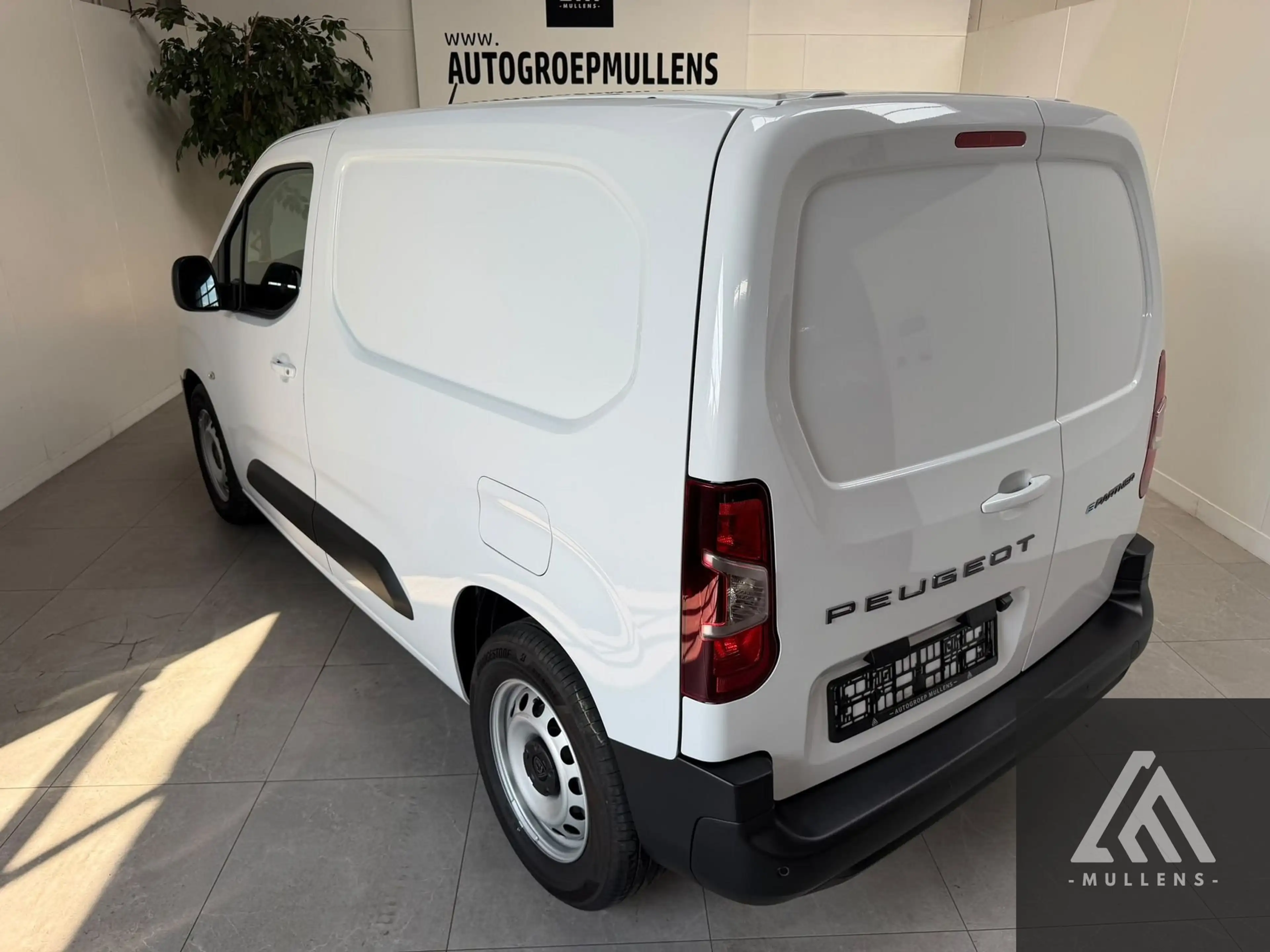Peugeot Partner e Partner Standard Heavy 50 Kwh slechts 921 kilometers — photo 4