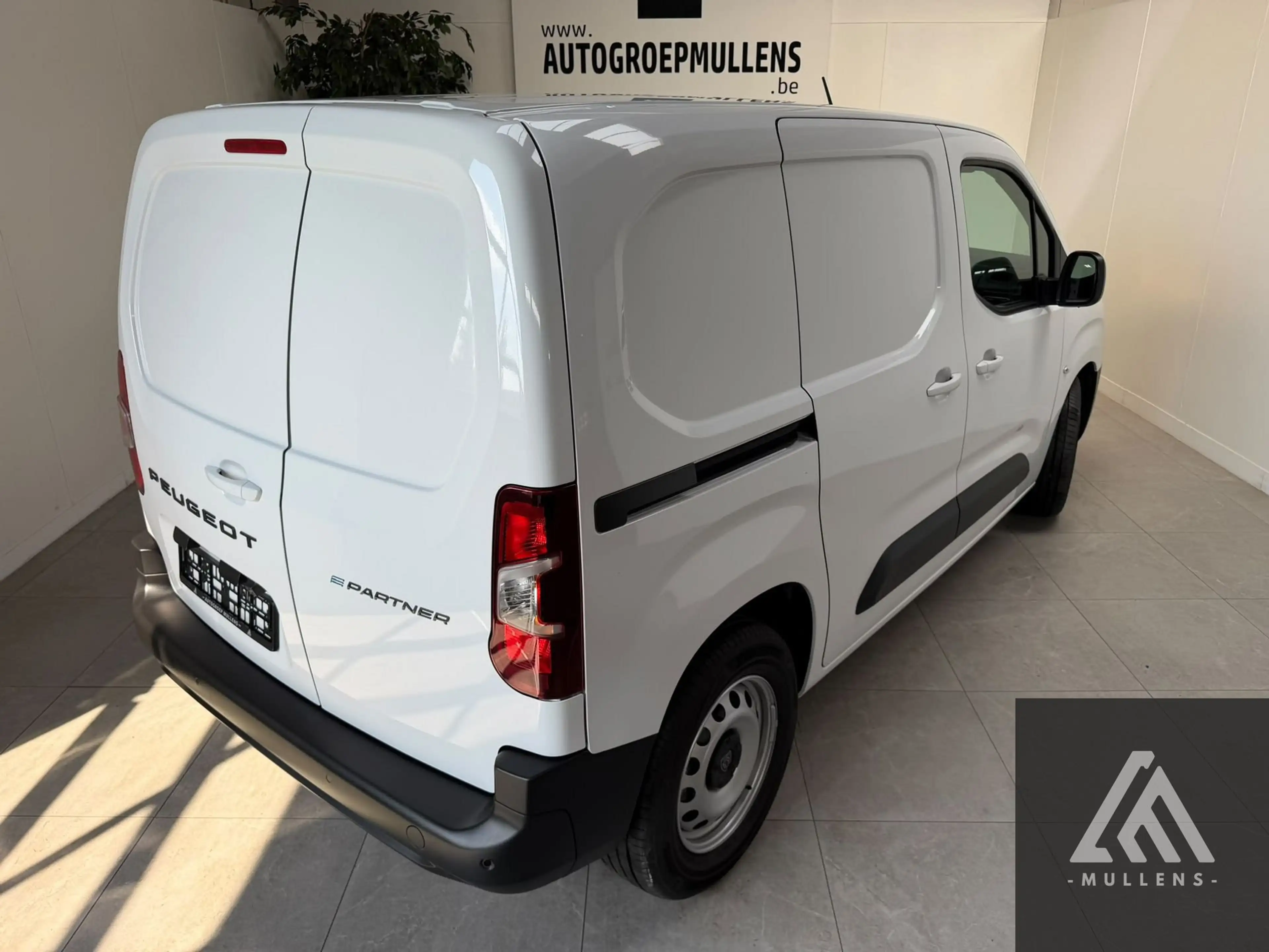Peugeot Partner e Partner Standard Heavy 50 Kwh slechts 921 kilometers — photo 2