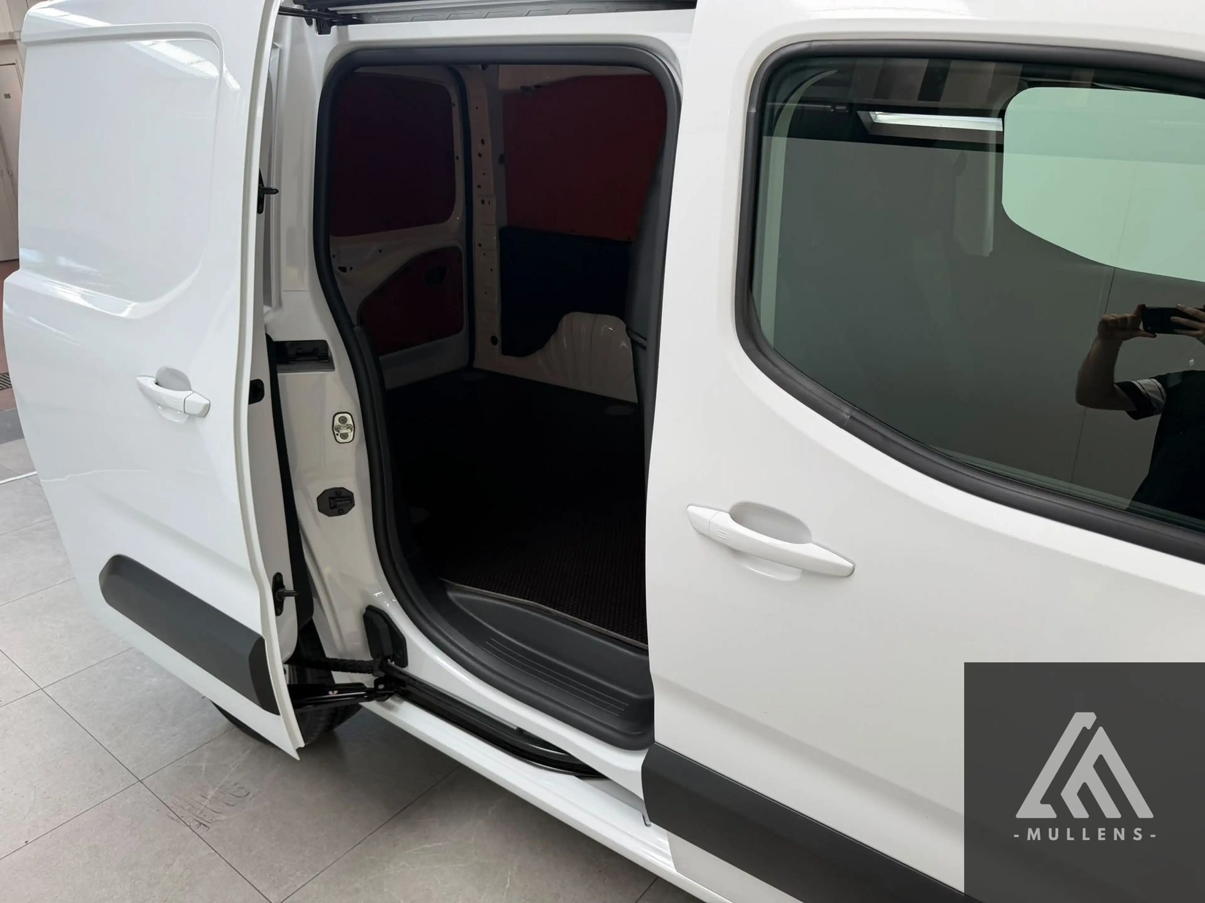 Peugeot Partner e Partner Standard Heavy 50 Kwh slechts 921 kilometers — photo 7