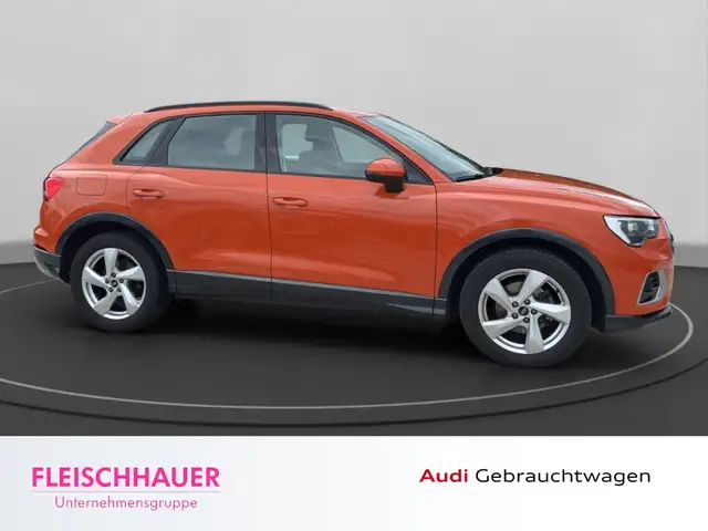 Audi Q3 view 7