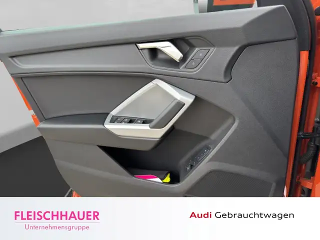 Audi Q3 view 12