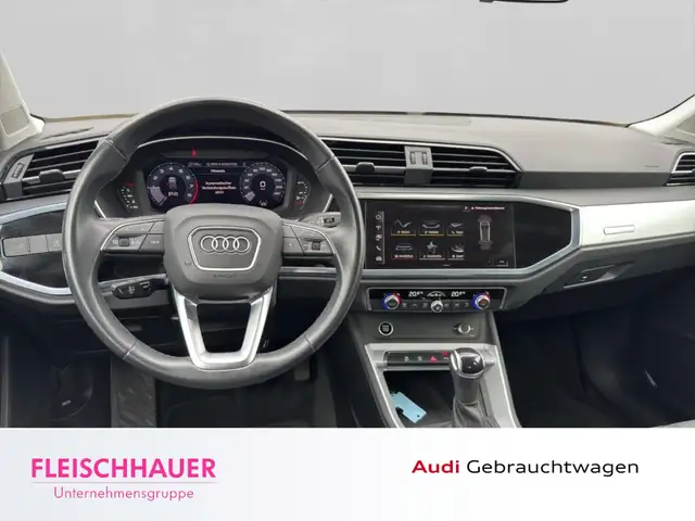 Audi Q3 view 14