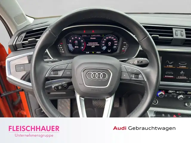 Audi Q3 view 10