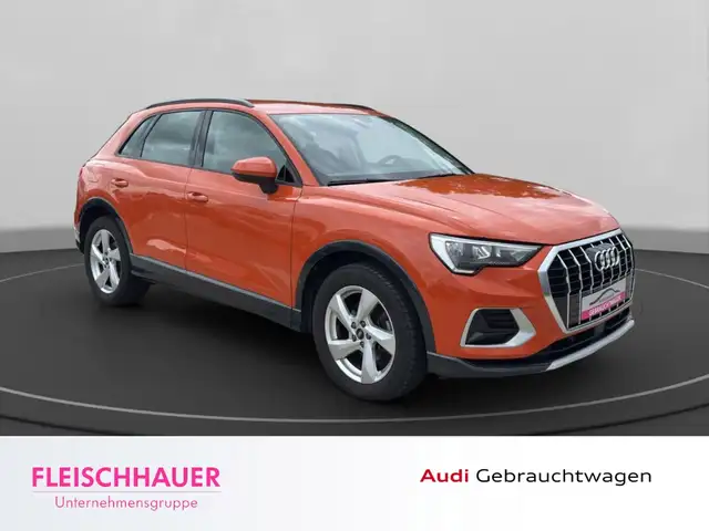 Audi Q3 view 8
