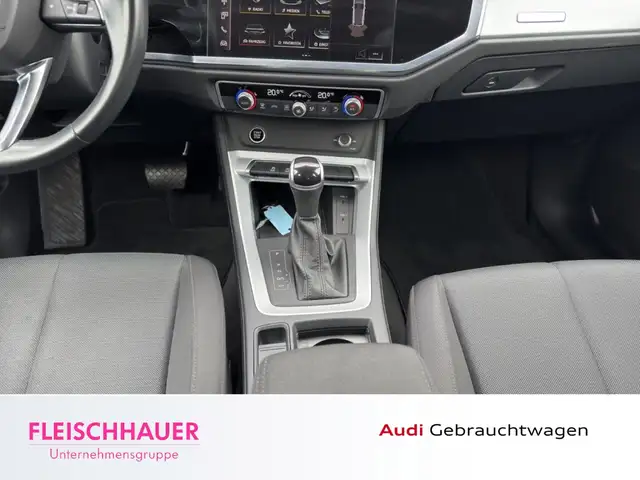 Audi Q3 view 15