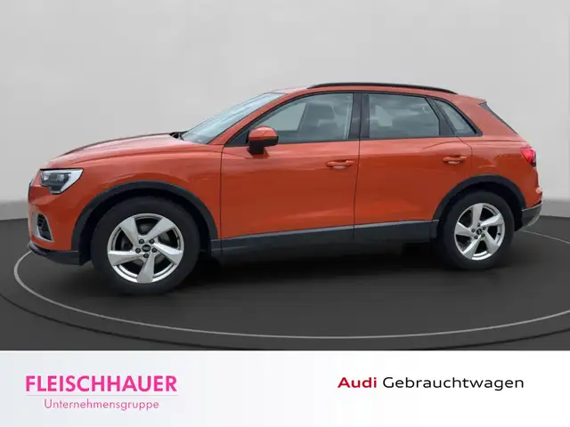 Audi Q3 view 3