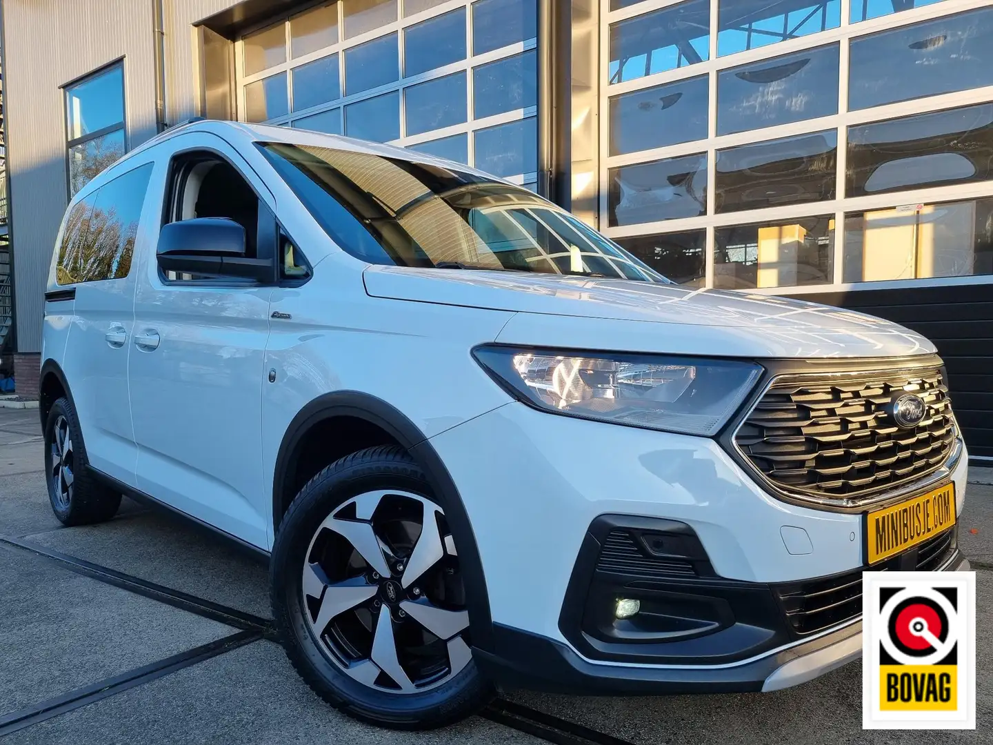 Ford Tourneo Connect 1.5 Active NAVI / CRUISE / PDC / AIRCO ECC Weiß - 1