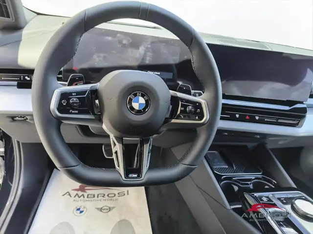 BMW 5 Series view 12