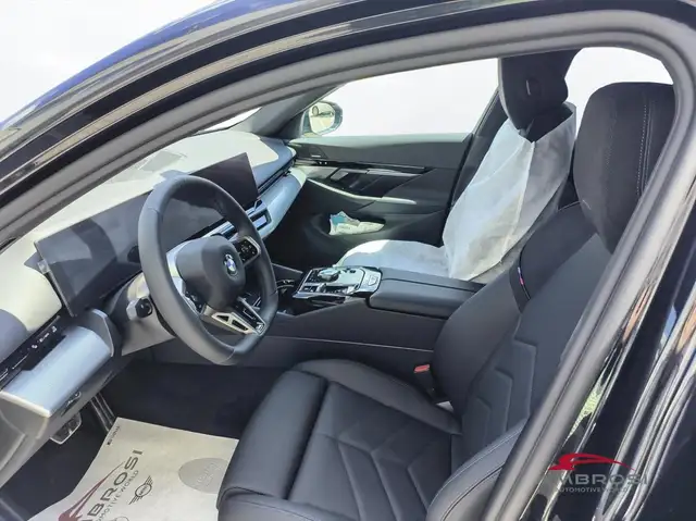 BMW 5 Series view 9