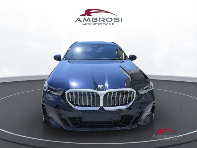 BMW 5 Series view 6
