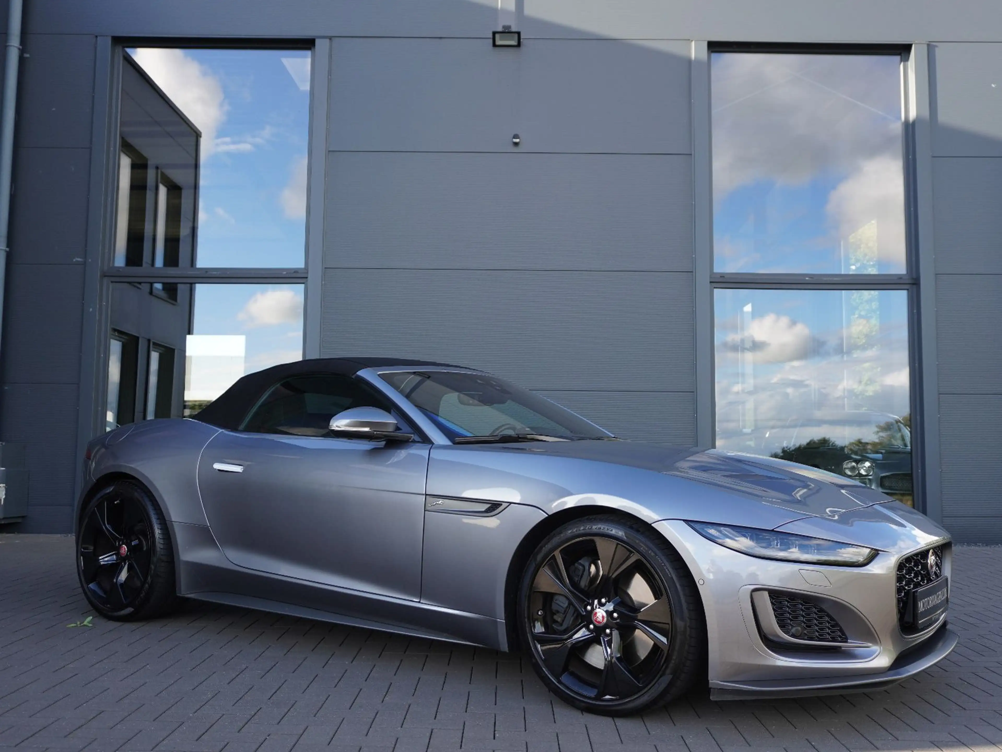Jaguar F-Type F-TYPE P 450 V 8 Cabriolet First Edition RWD — photo 4