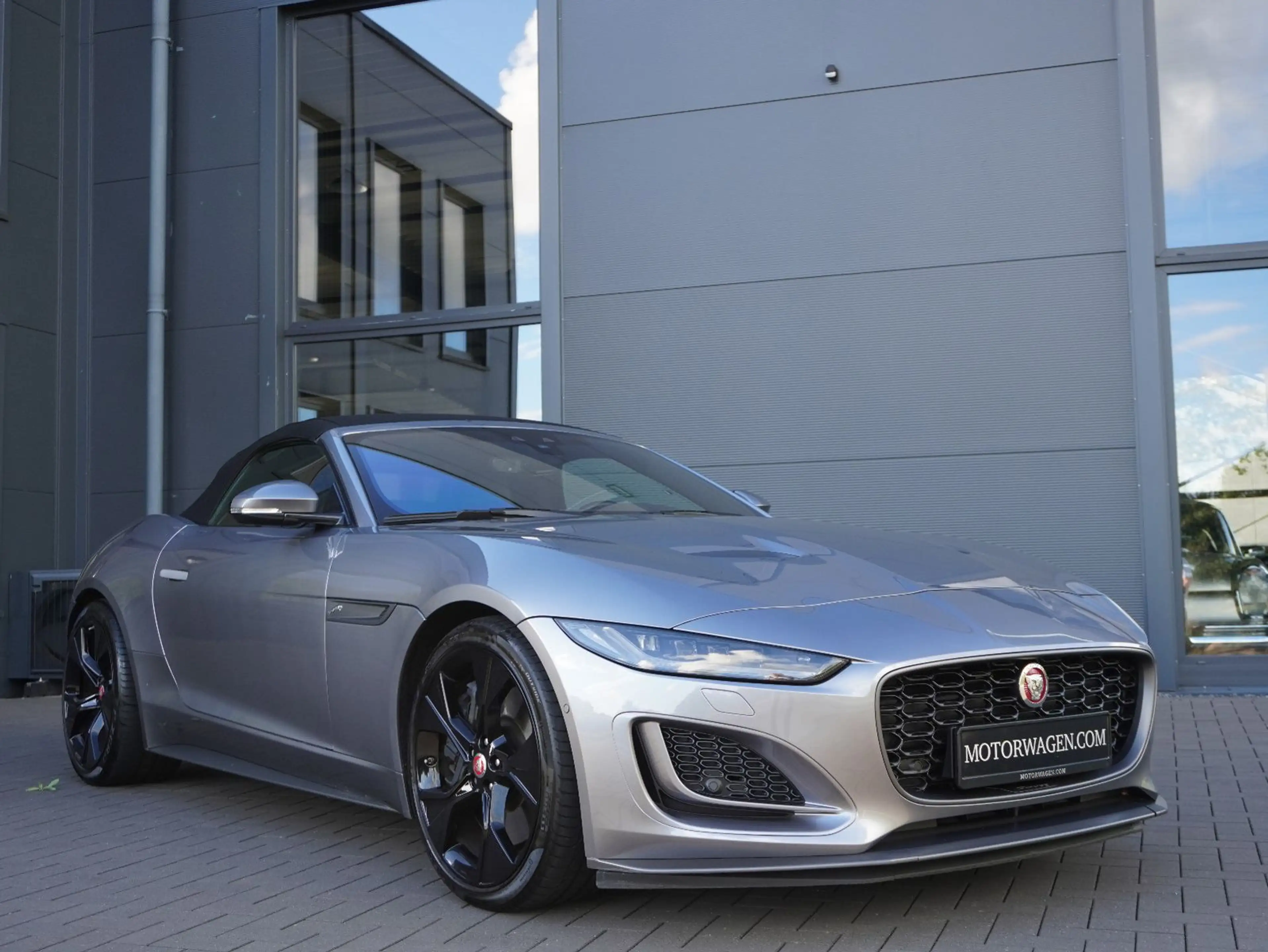 Jaguar F-Type F-TYPE P 450 V 8 Cabriolet First Edition RWD — photo 3