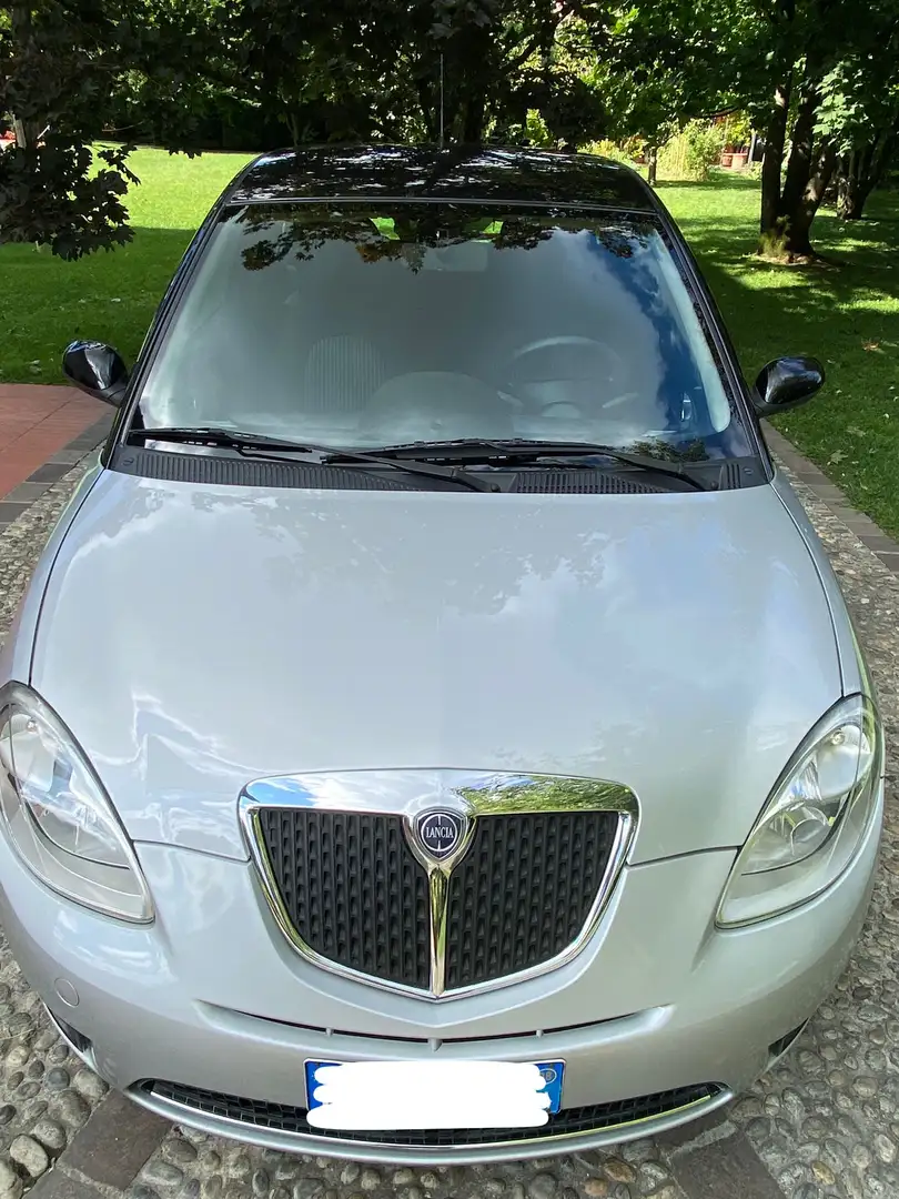 Lancia Ypsilon 1.2 8v Argento Stříbrná - 1