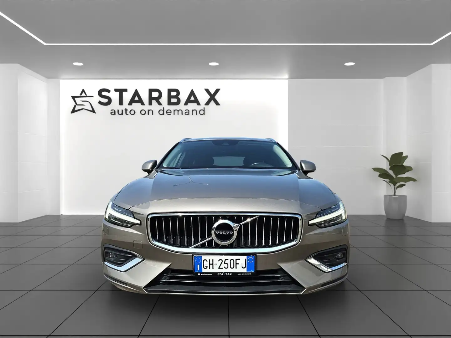 Volvo V60 D3 Geartronic R-design Brons - 2