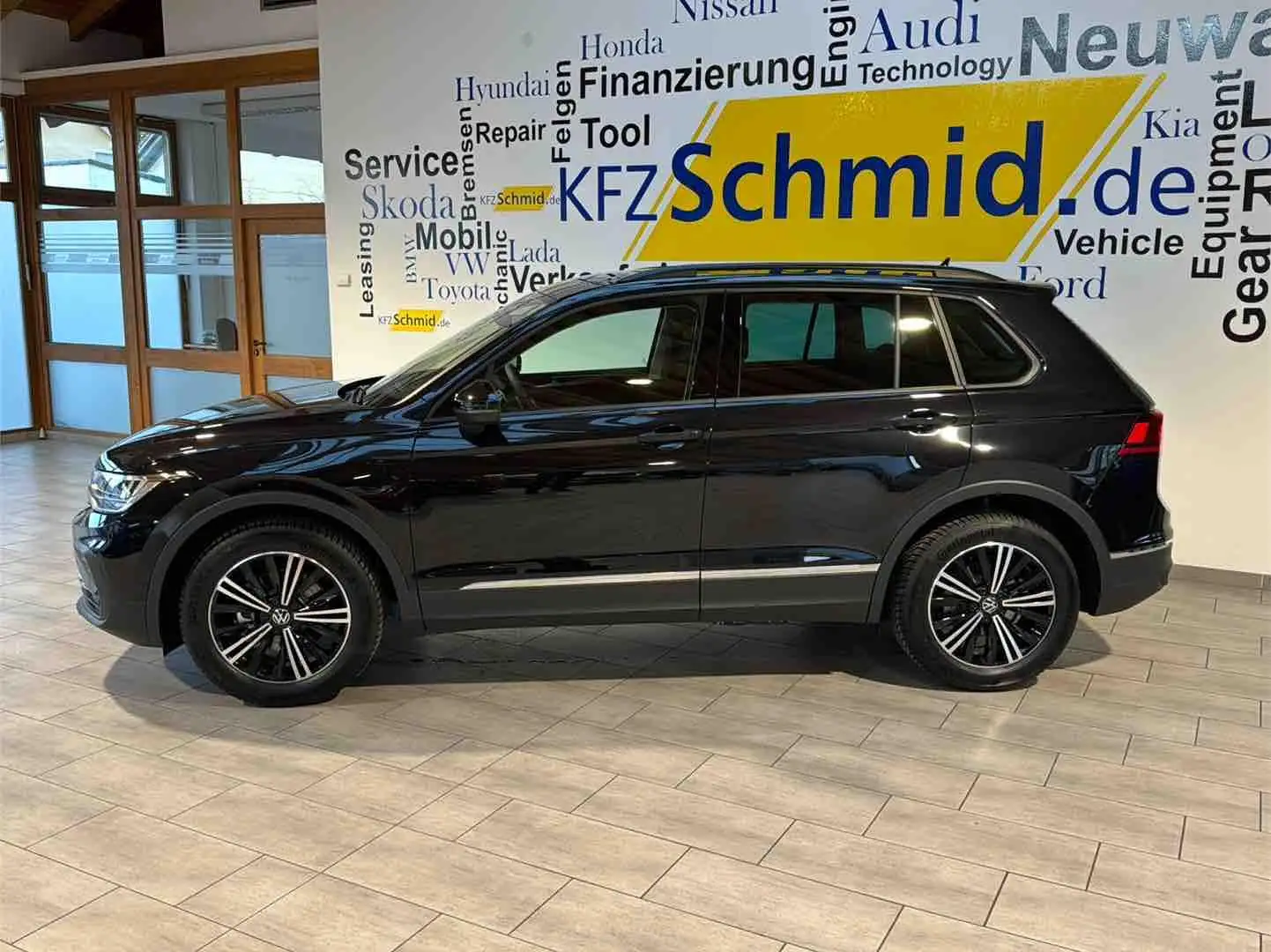 Volkswagen Tiguan 1.5 16V TSI ACT Life **SOFORT** Schwarz - 2