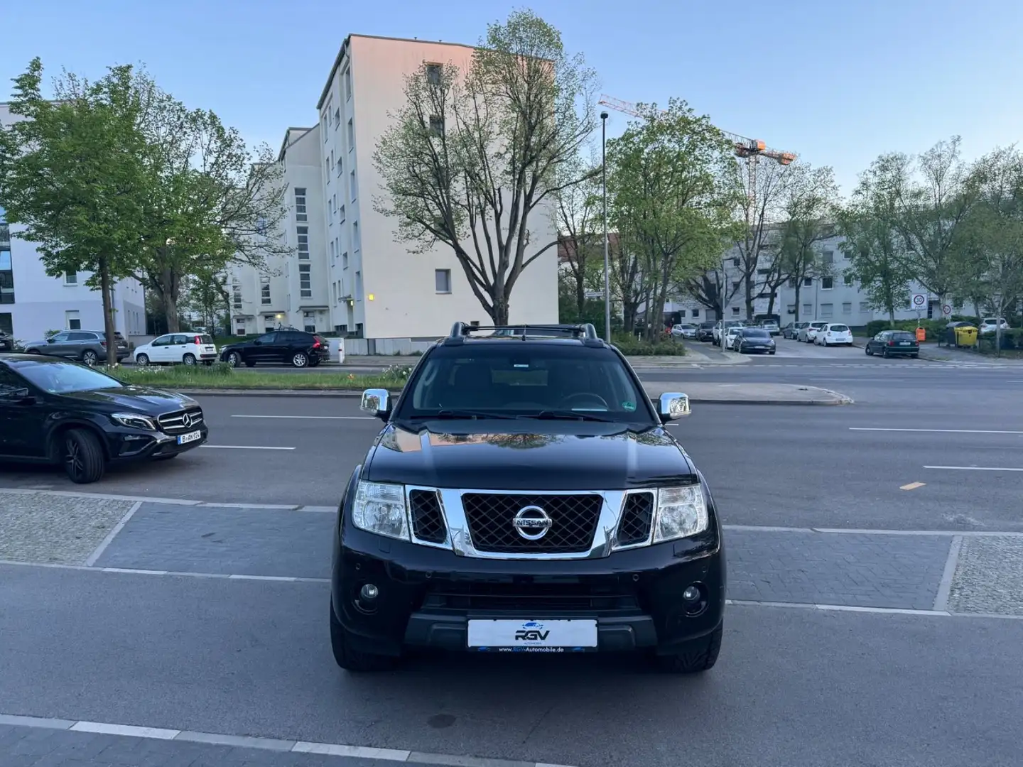 Nissan Navara Pickup Double Cab LE V6 4X4*Pano*Ledr*AHK Чорний - 2