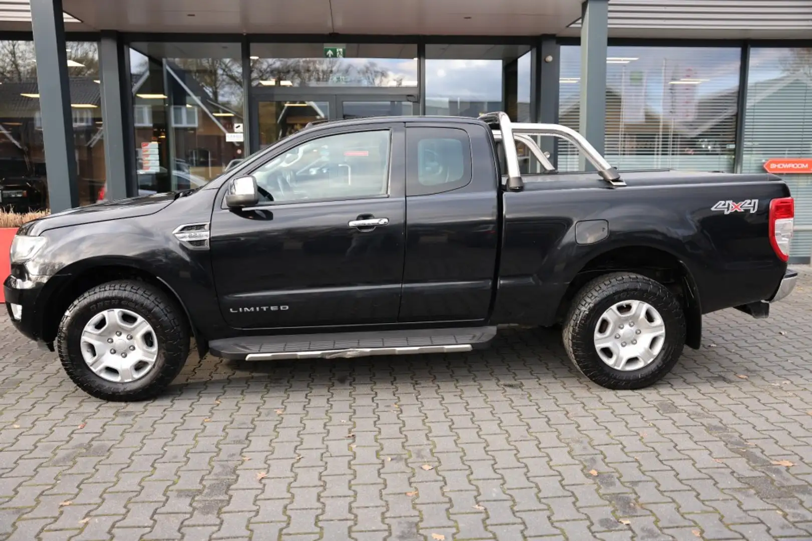 Ford Ranger 2.2 TDCI LIMITED SUPERCAB A/T 4WD VAN Zwart - 2