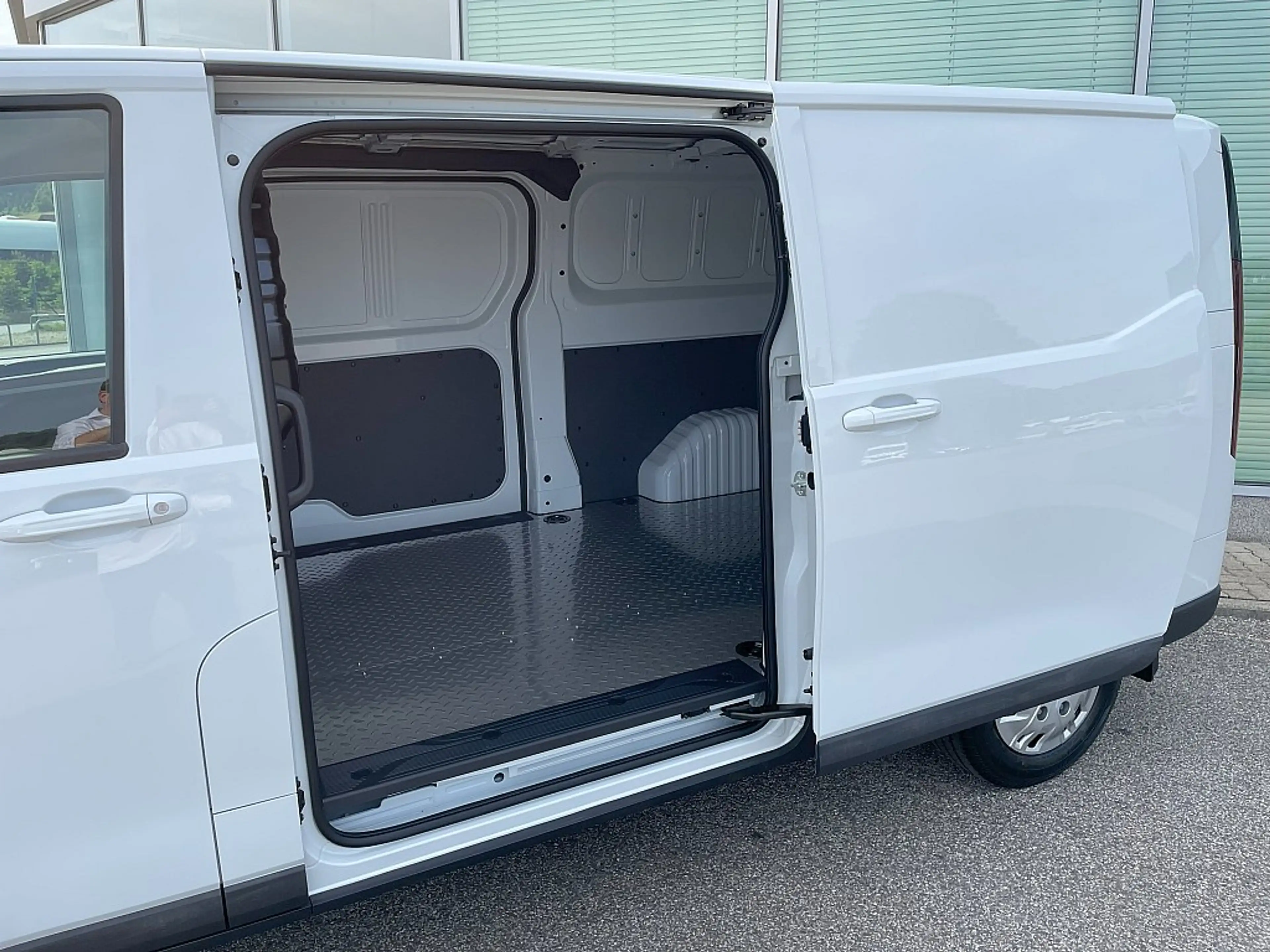 Maxus Deliver 7  L2H1  P3 & SchiebetüreLinks  € 23.99... — photo 7