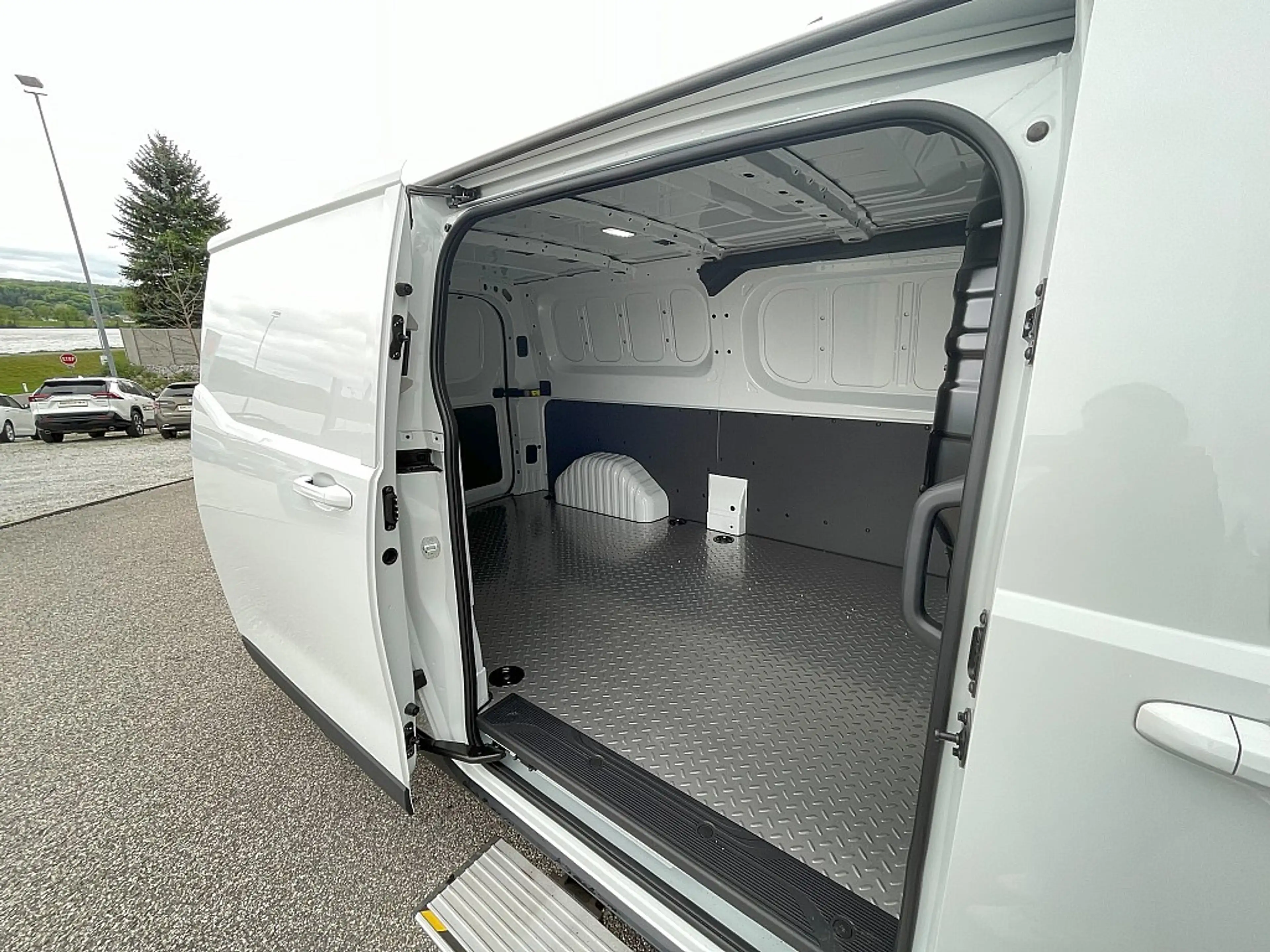 Maxus Deliver 7  L2H1  P3 & SchiebetüreLinks  € 23.99... — photo 10