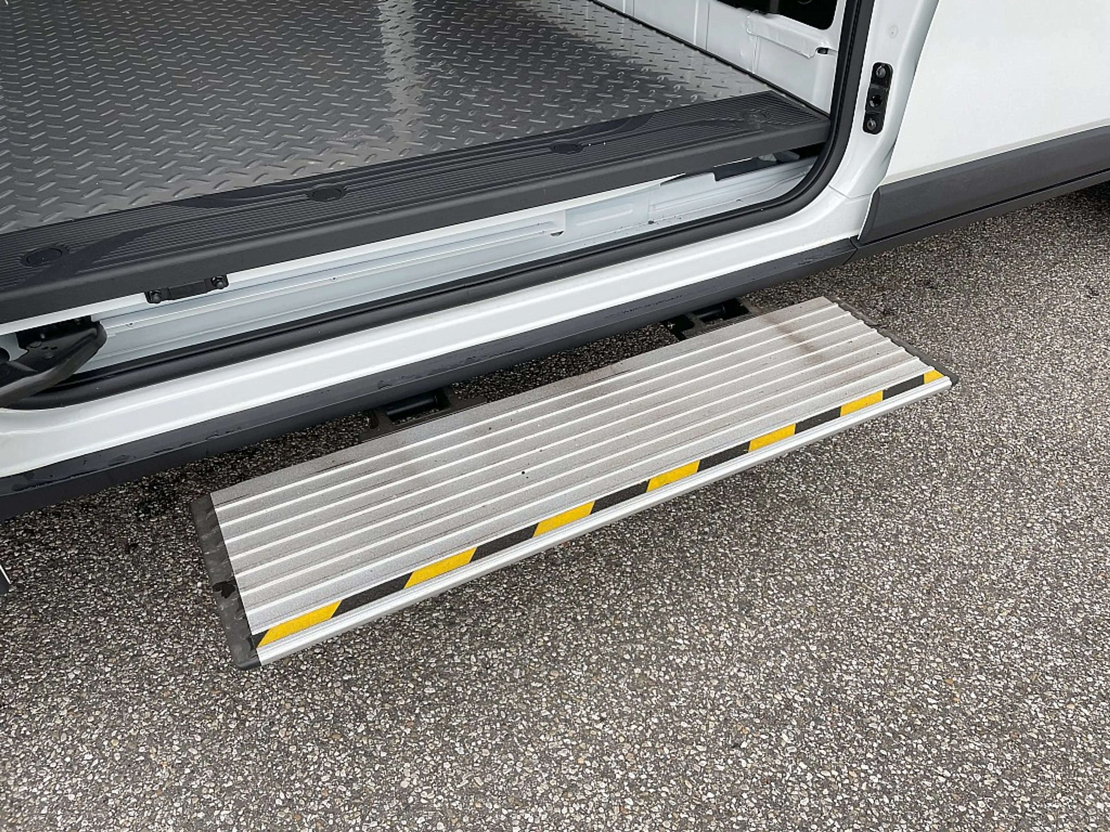 Maxus Deliver 7  L2H1  P3 & SchiebetüreLinks  € 23.99... — photo 11