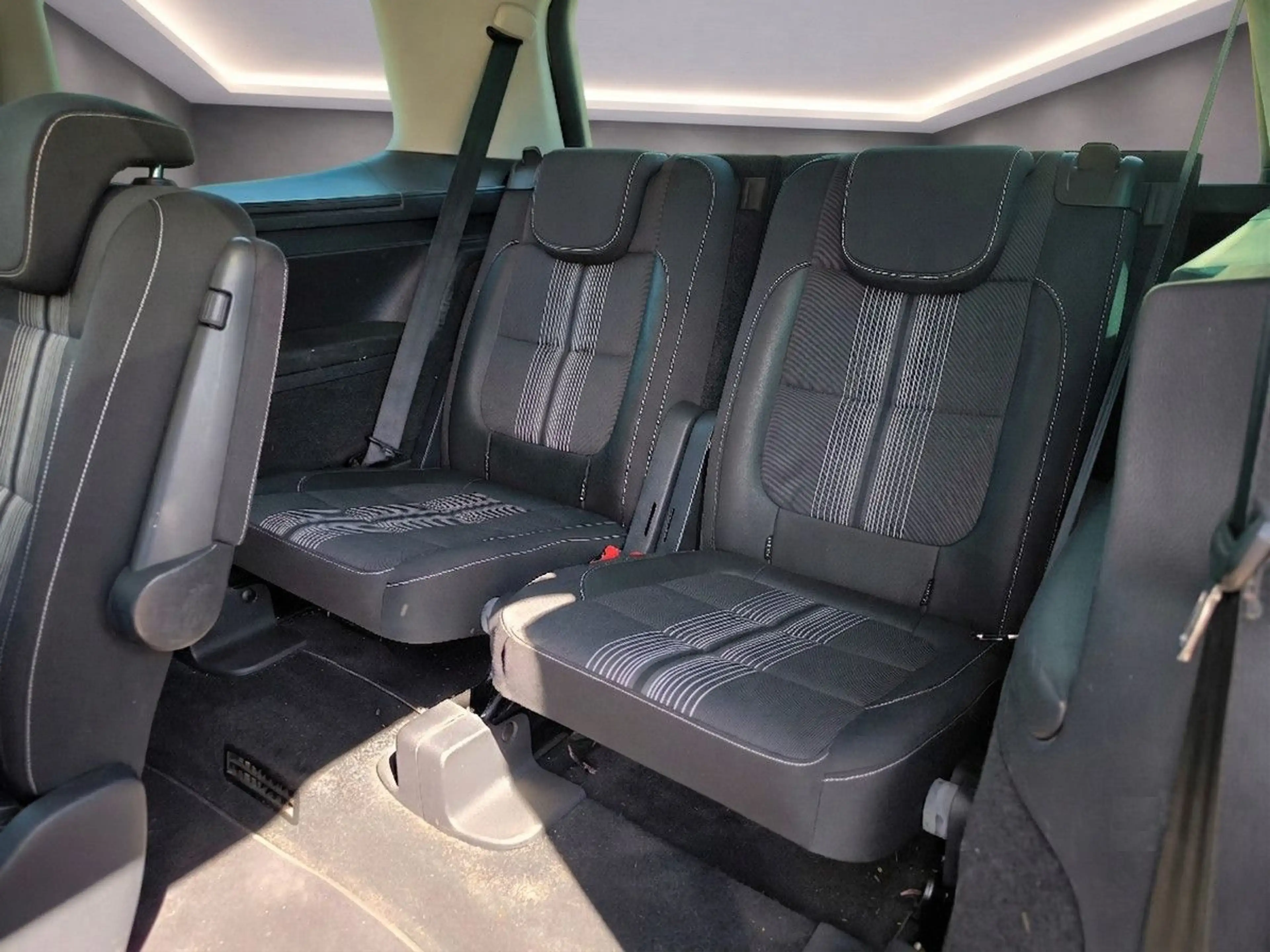 Volkswagen Sharan #Highline#Navi#XenonAllrad#6Sitze#Shz#AHK# — photo 14