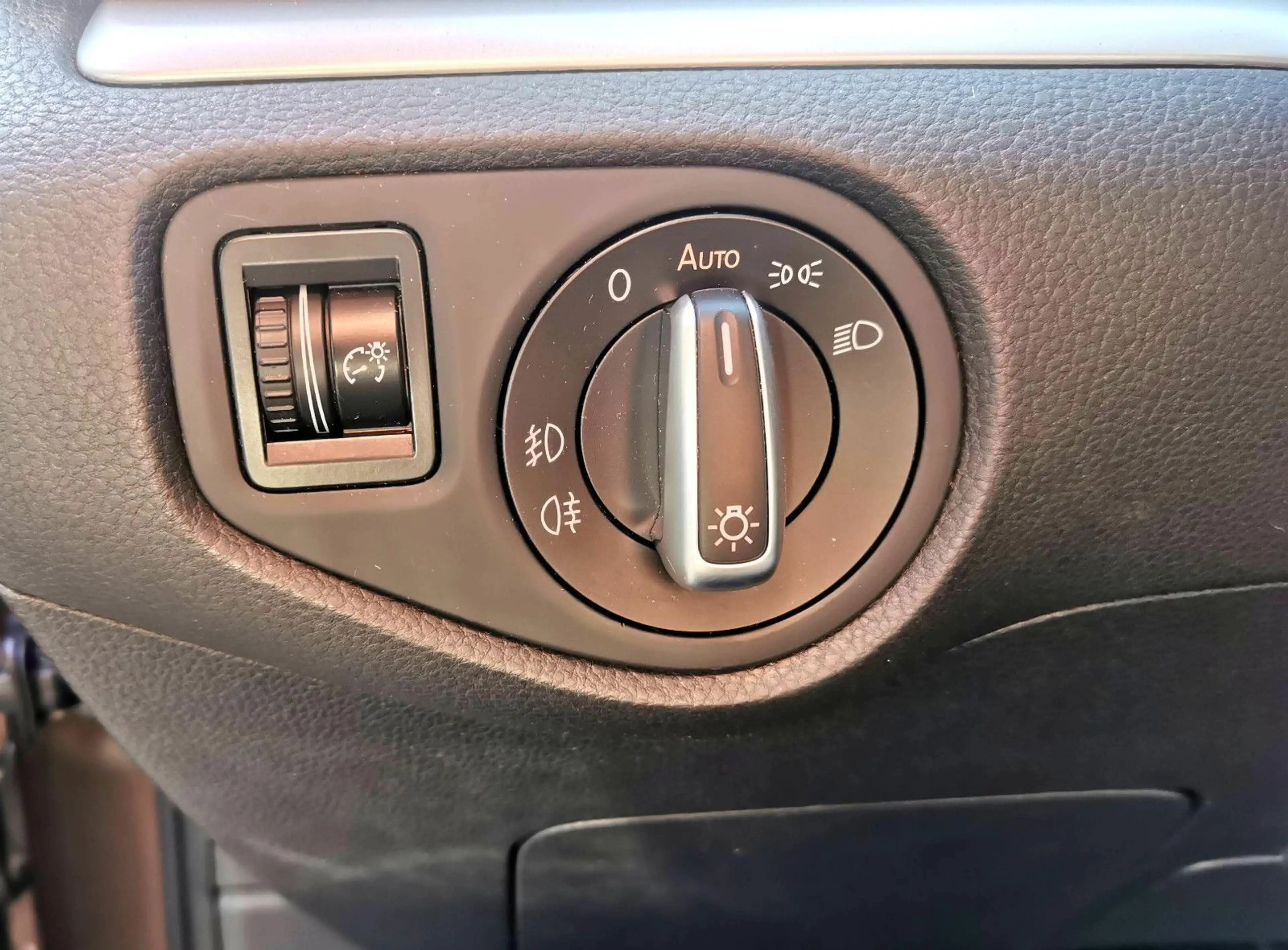 Volkswagen Sharan #Highline#Navi#XenonAllrad#6Sitze#Shz#AHK# — photo 15