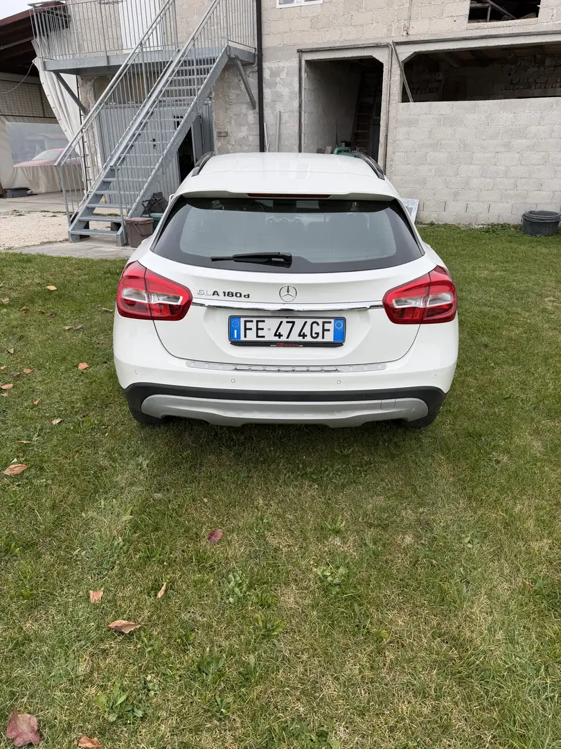 Mercedes-Benz GLA 180 GLA 180 d Business Blanc - 1