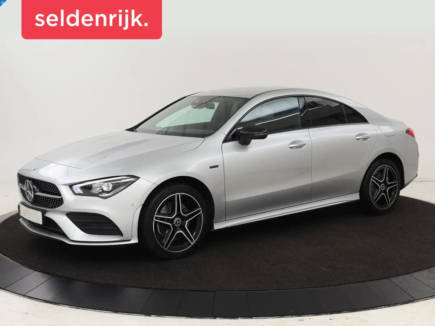 Mercedes-Benz CLA 250 250e AMG Night | Stoelverwarming | Leder/Alcantara Grijs - 1