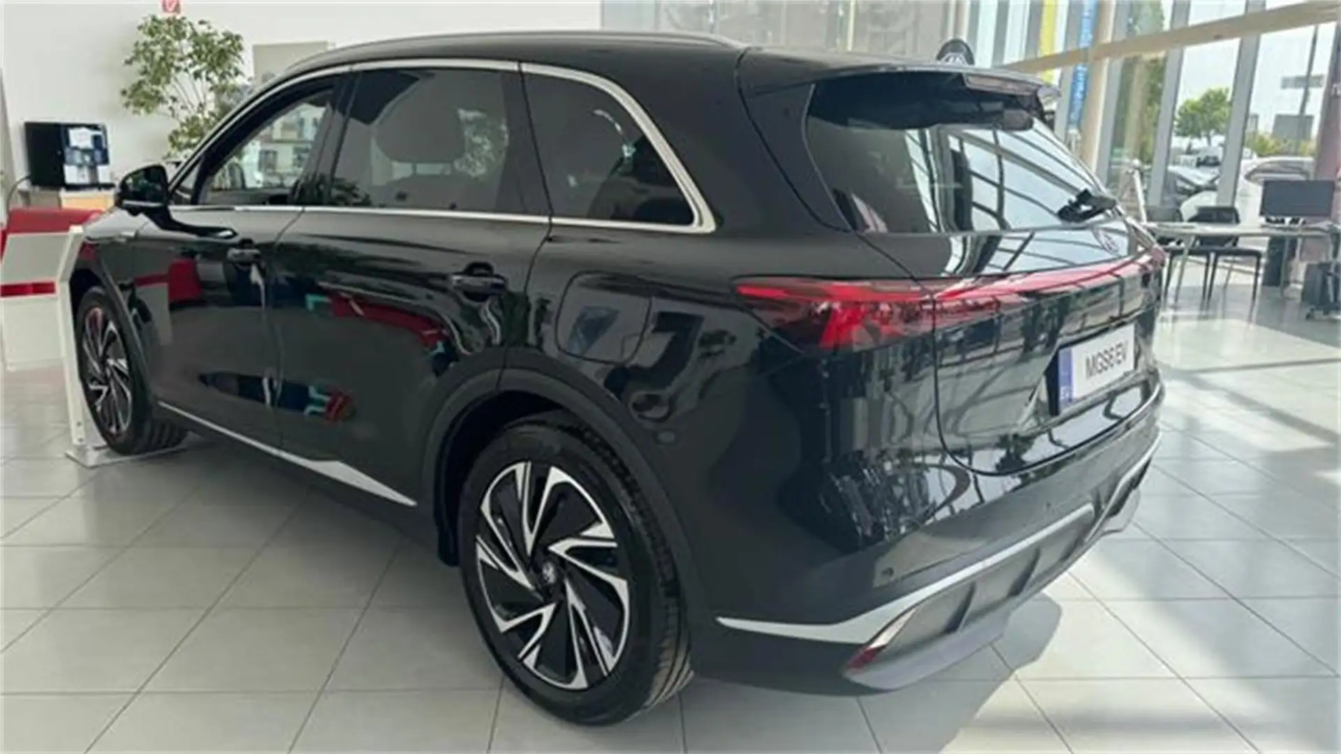 MG MGS6 EV 77 kWh Luxury Schwarz - 2