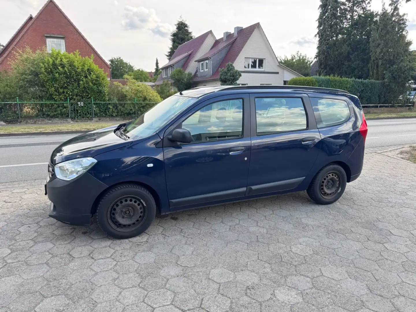Dacia Lodgy 1.6 SCe Euro6 100 Picknick*7-Sitzer+Klima Blau - 1