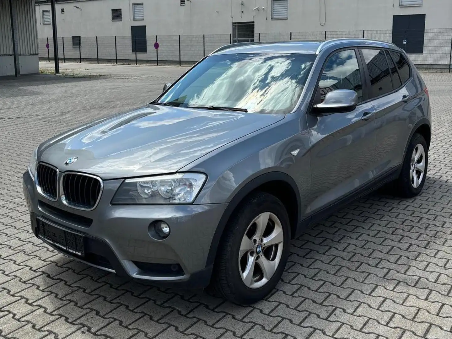 BMW X3 MODEL 2012 xDrive20i / PANORAMADACH Grau - 1