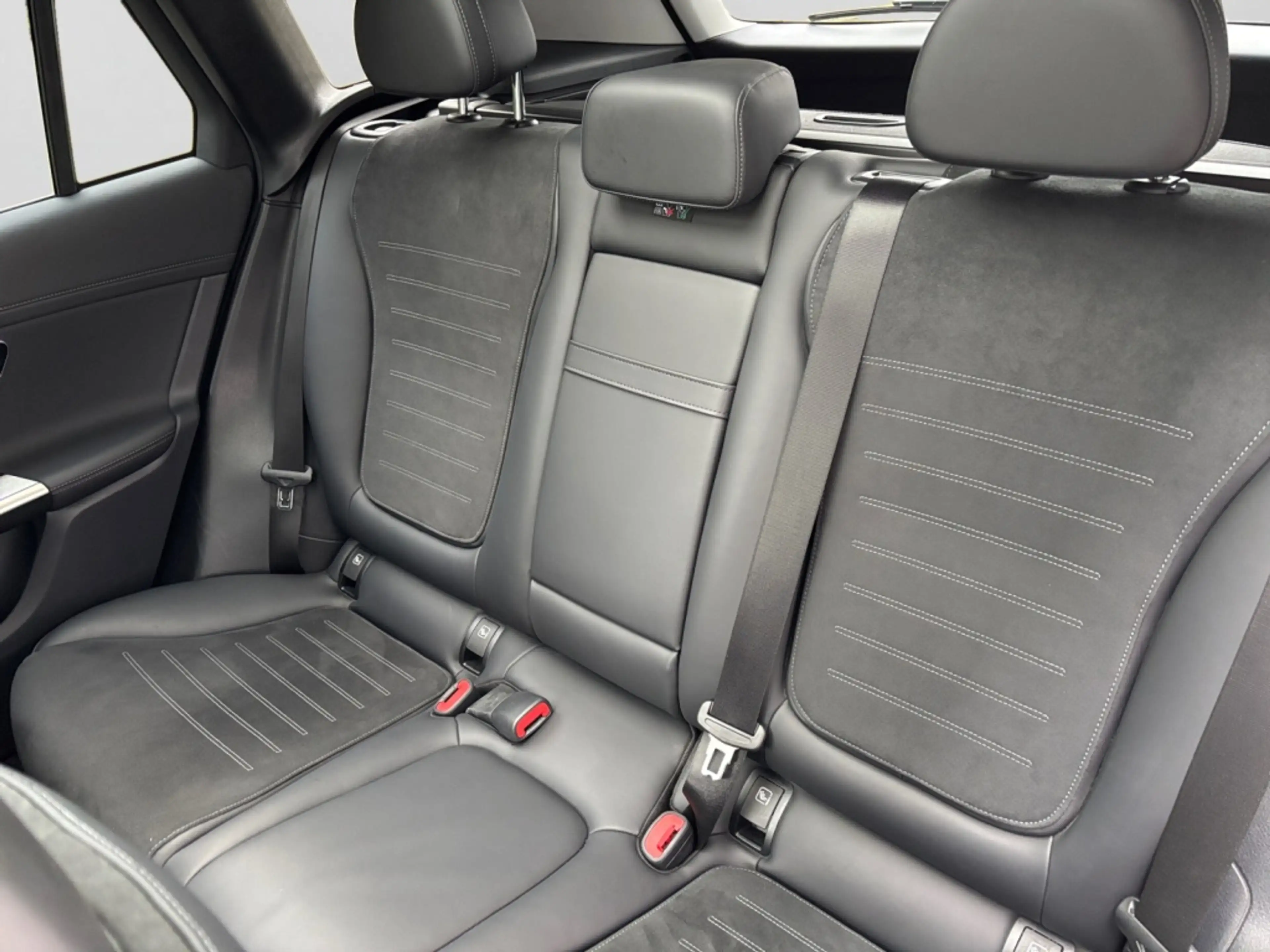 Mercedes-Benz GLC 300 d 4M AMG|PANO|MBUX|SHZ|AHK|KAM|KEYL — photo 10